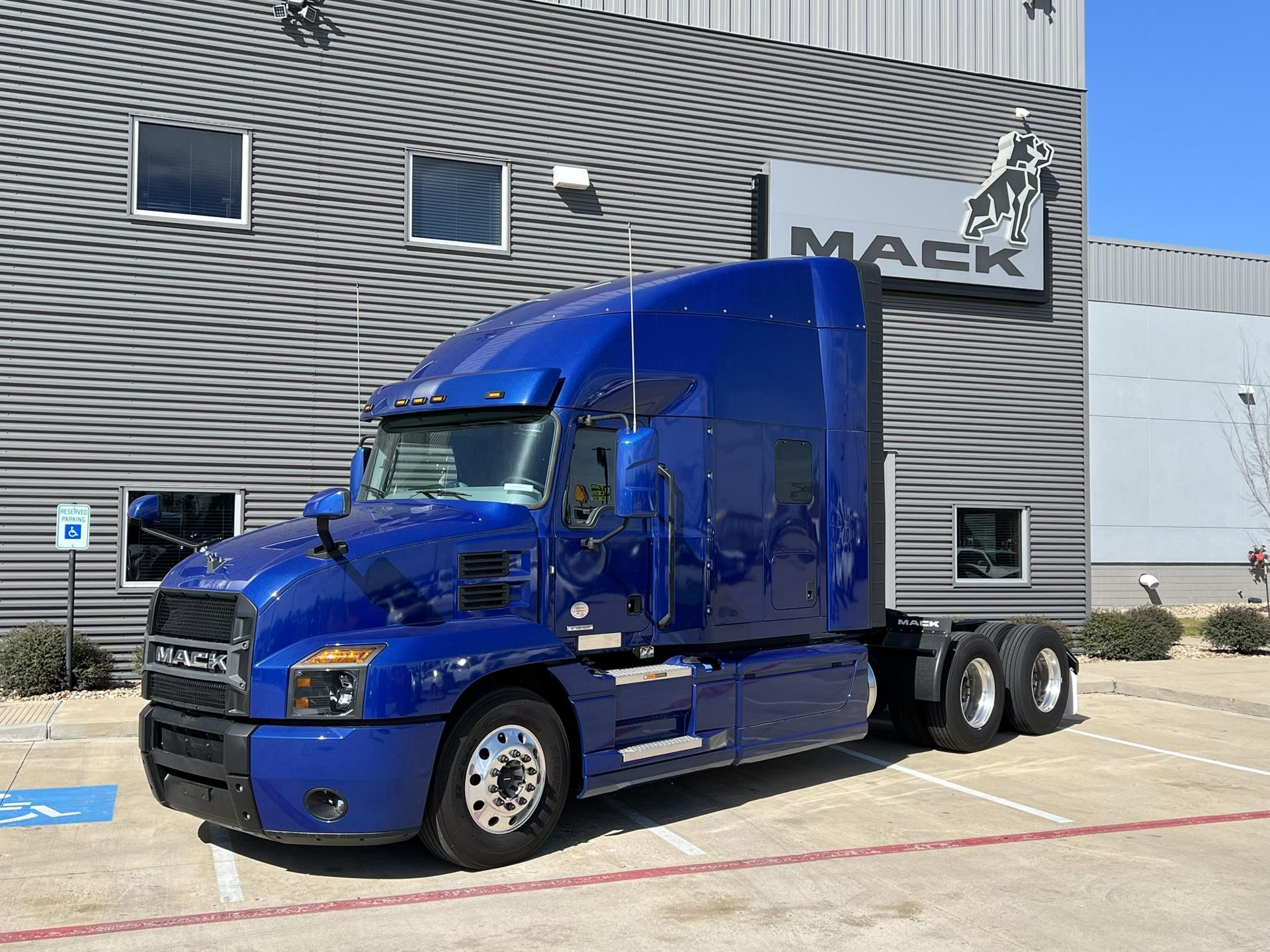 2024 Mack ANTHEM 64T