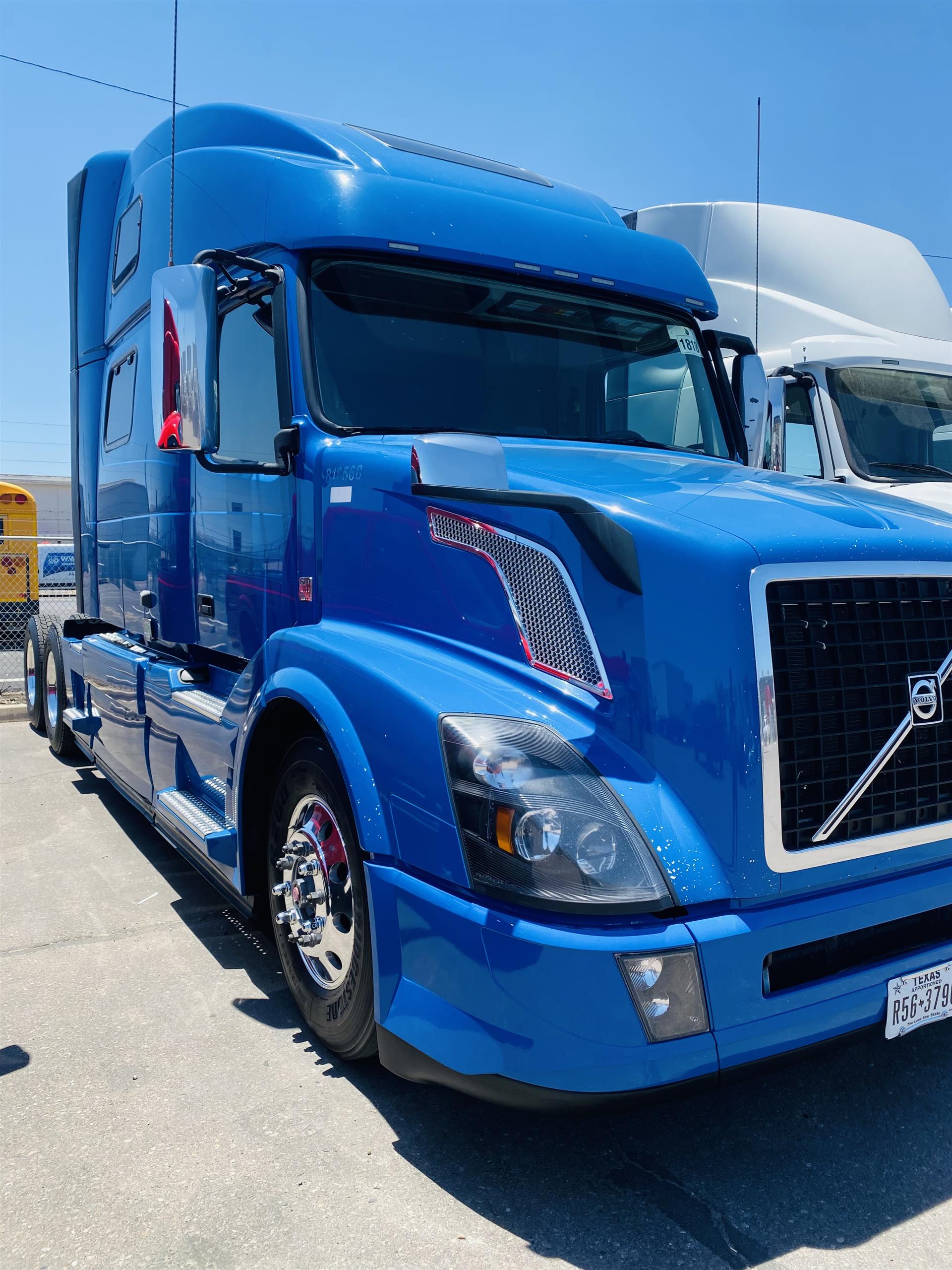 2018 VOLVO TRUCK VNL780