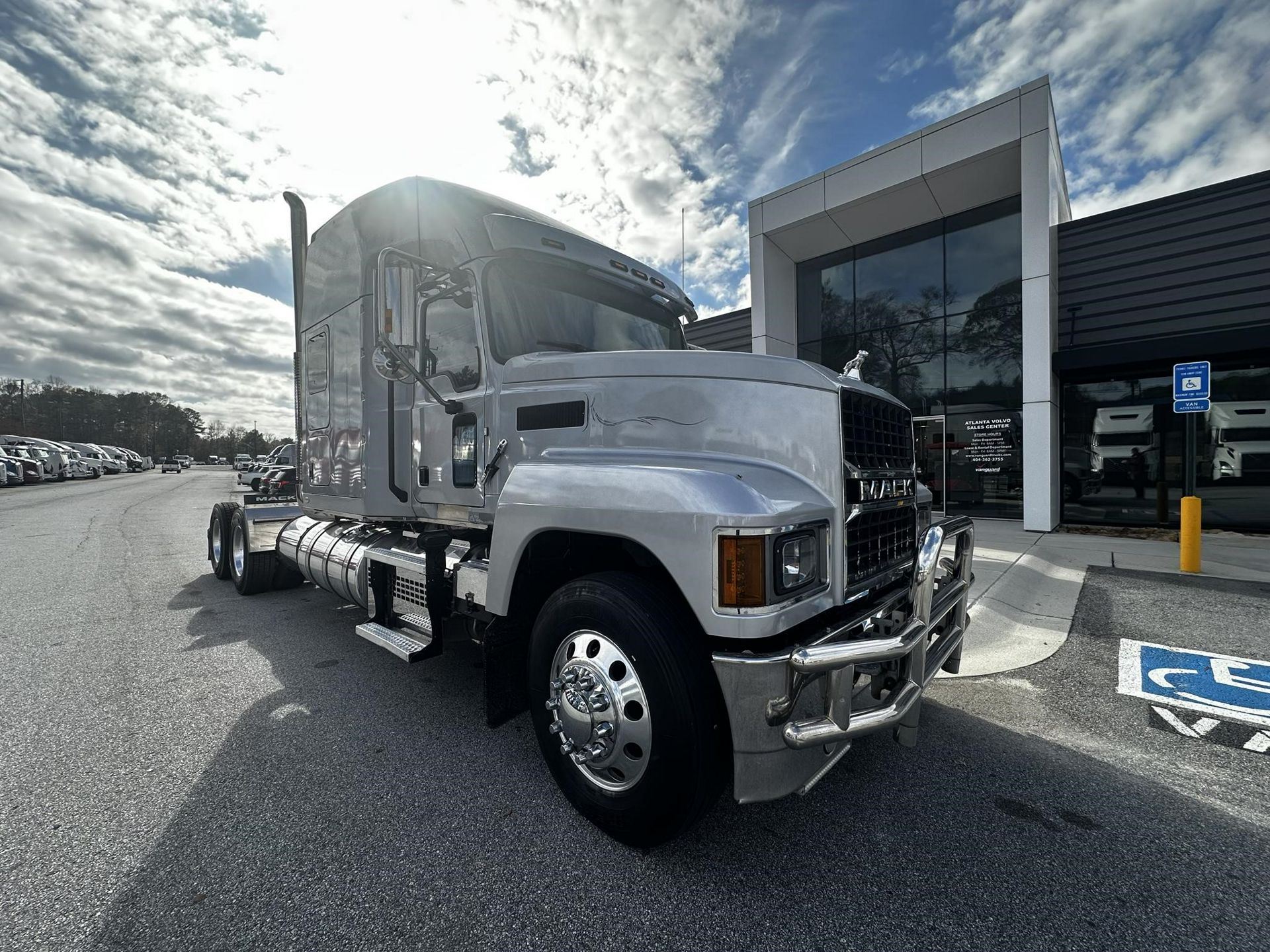 2022 Mack PINNACLE 64T