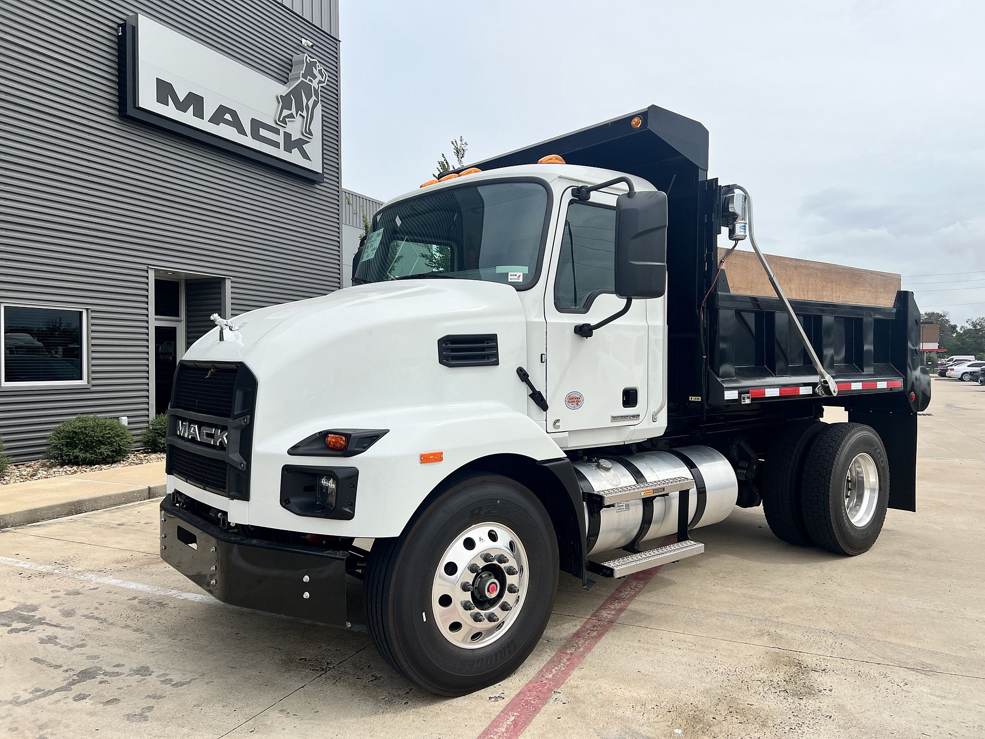 2027 Mack MD742