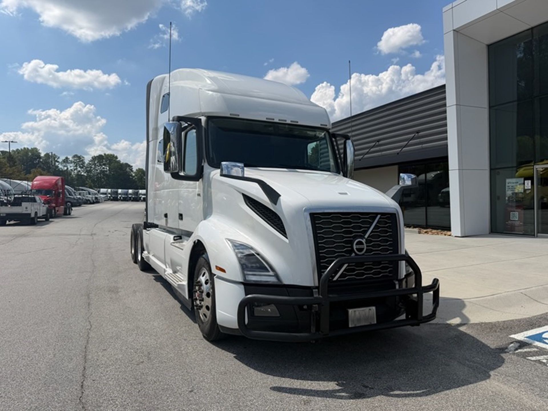 2021 Volvo VNR64T760