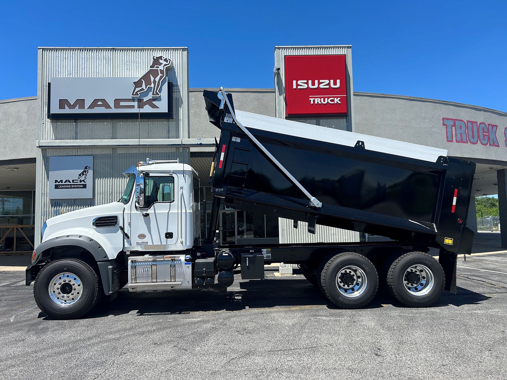 2027 Mack GRANITE 64FR