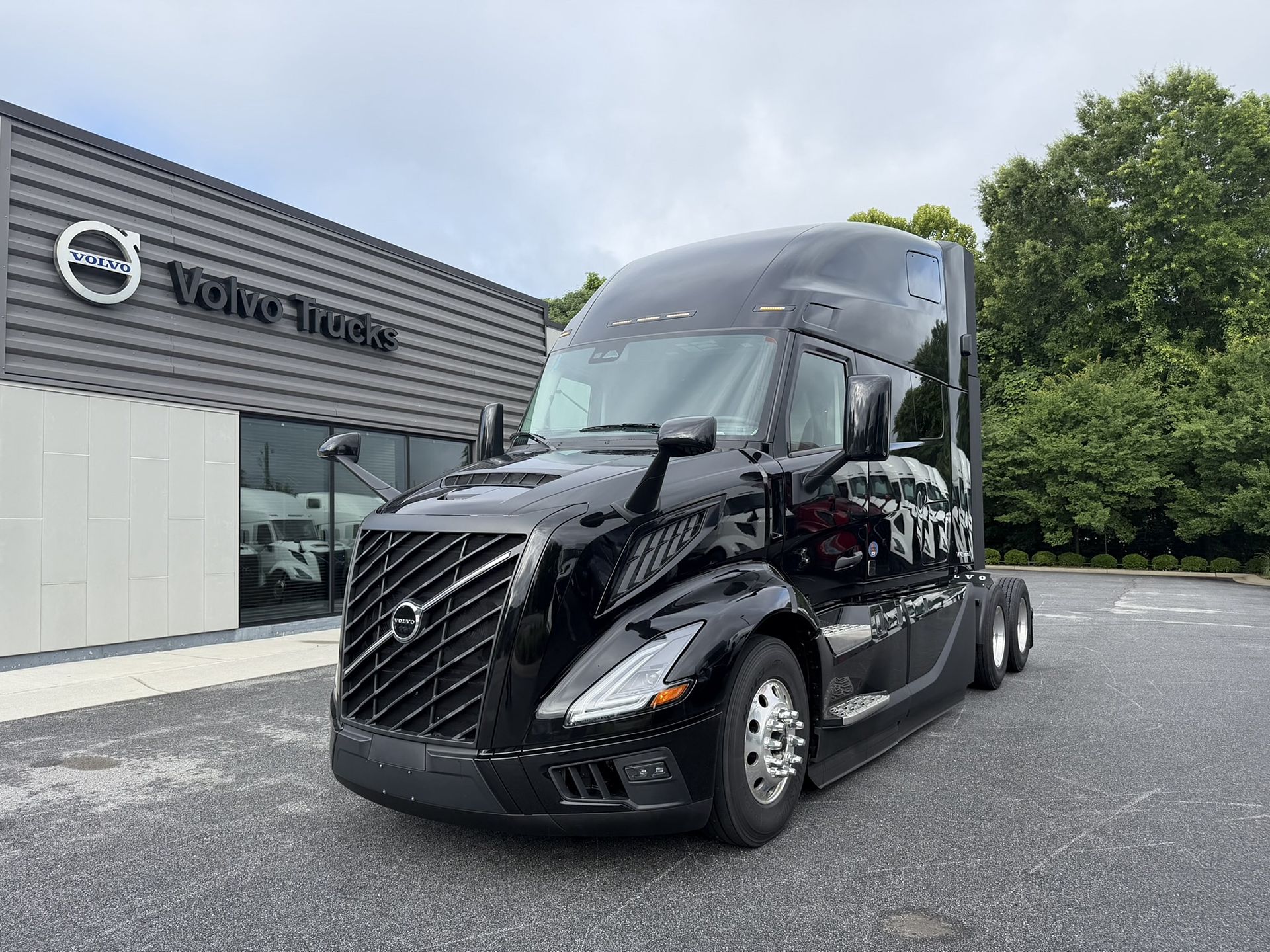 2027 Volvo VNL64T860