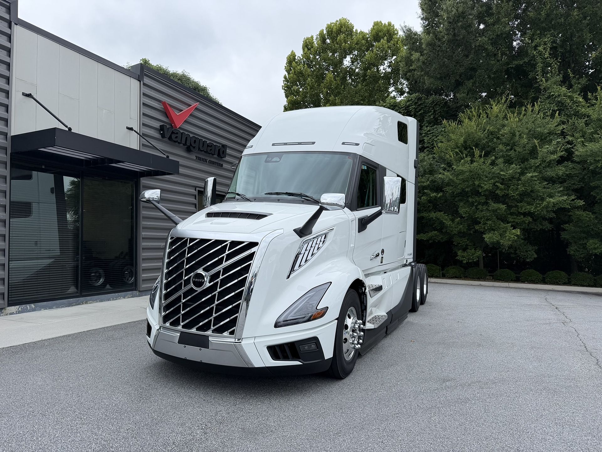 2027 Volvo VNL64T860