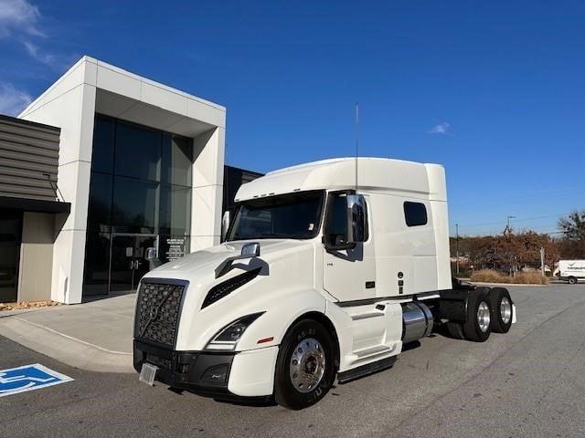 2019 Volvo VNL64T740