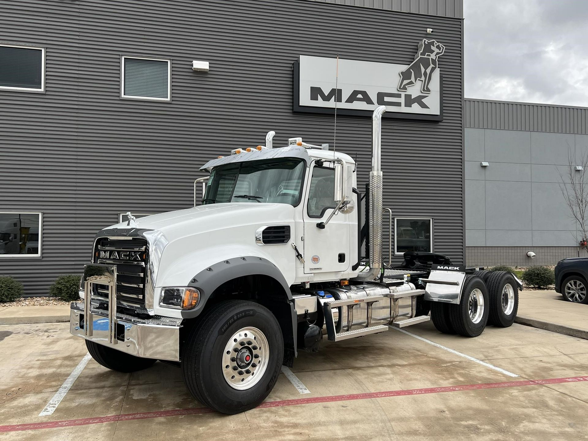 2026 Mack GRANITE 64FT