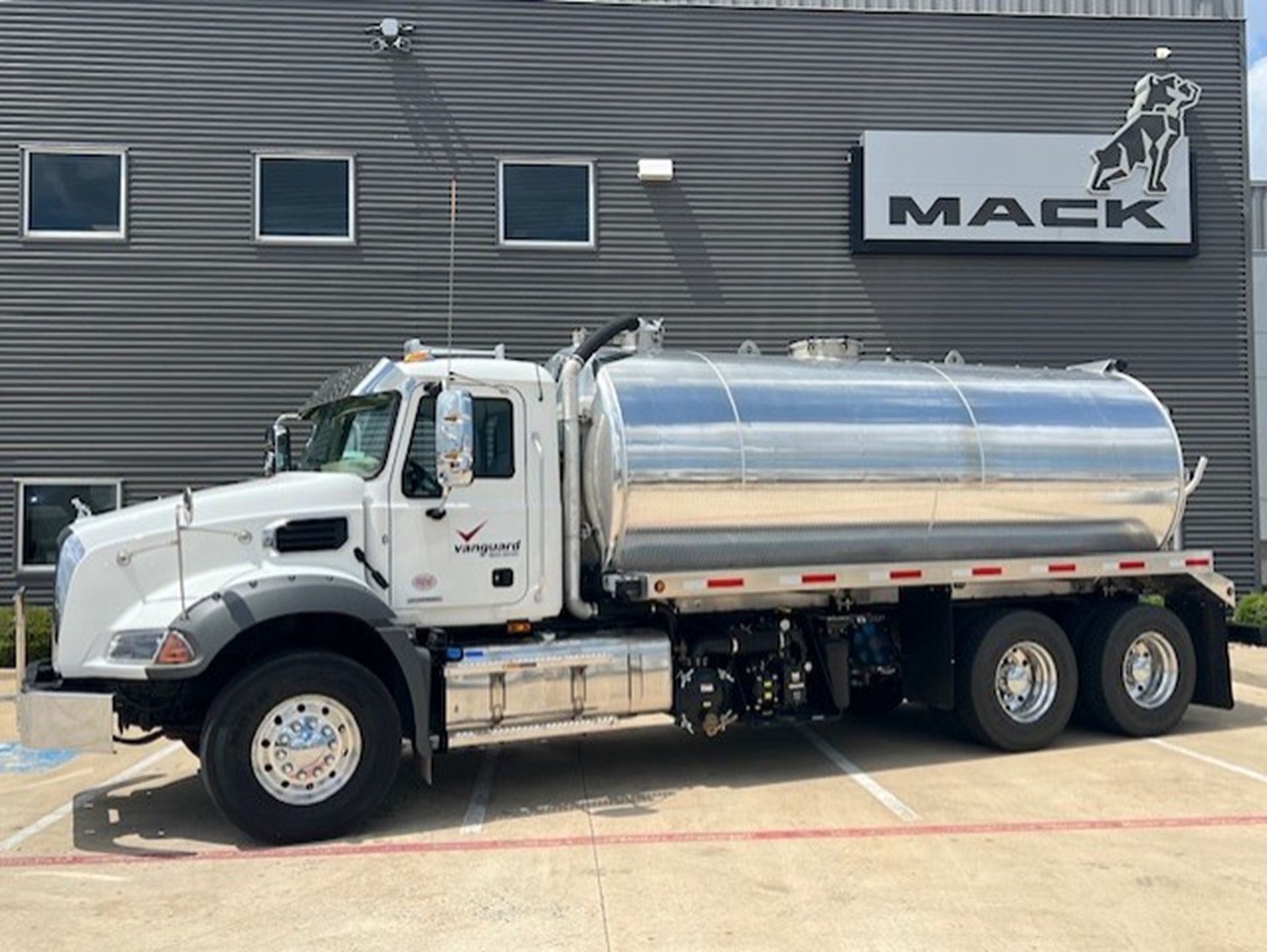 2026 Mack GRANITE 64B