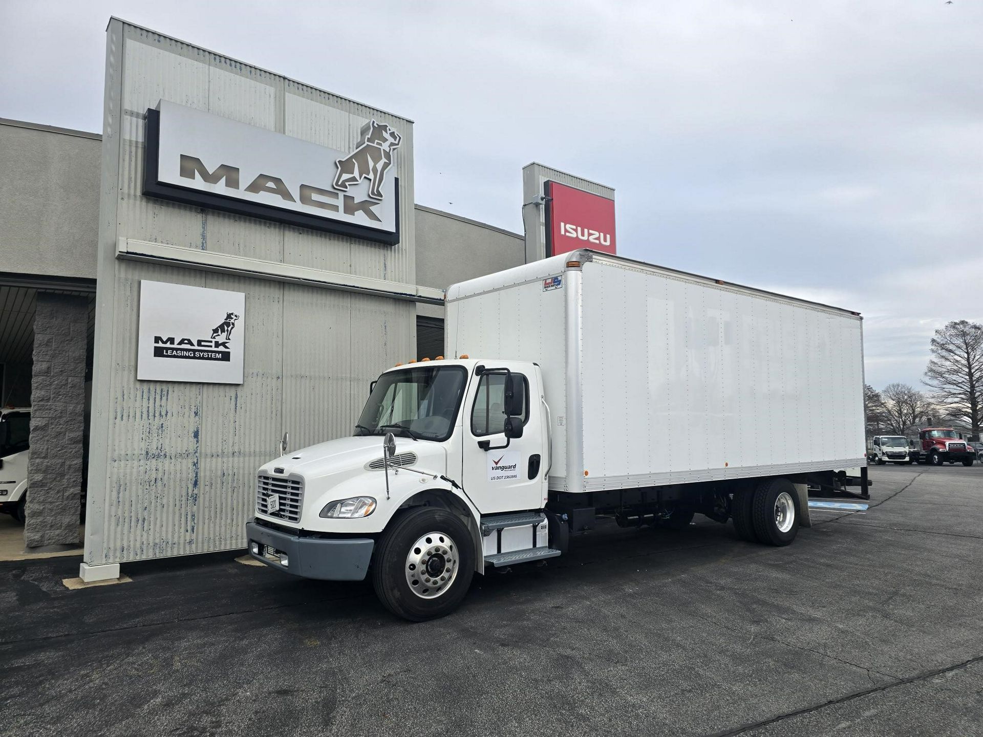 2021 Freightliner BUSINESS CLASS M2 106