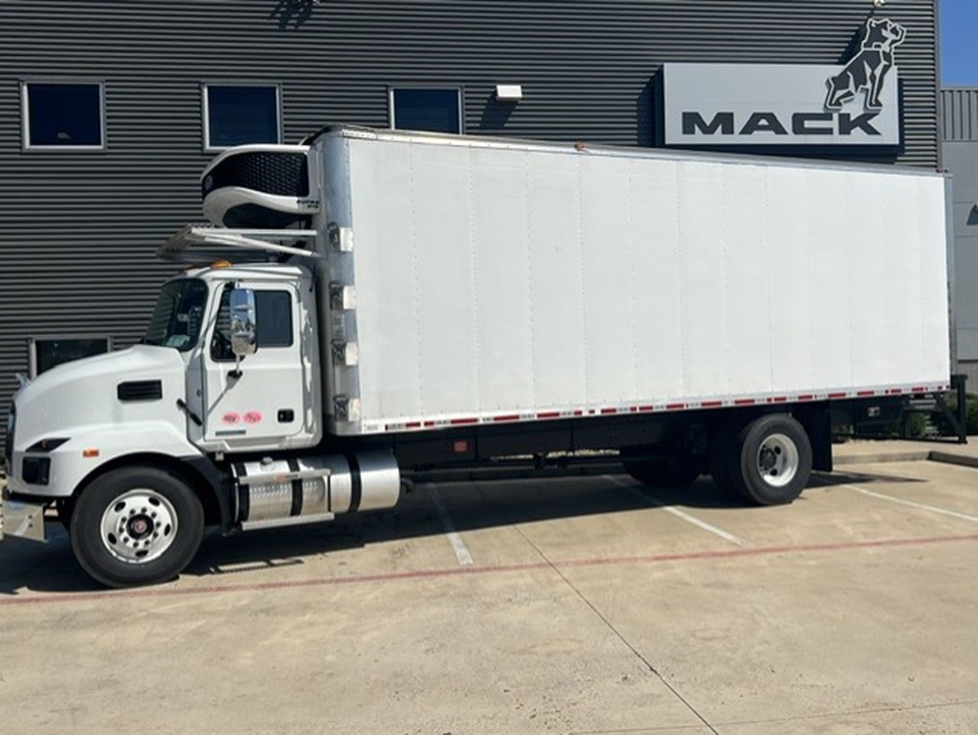 2025 Mack MD642