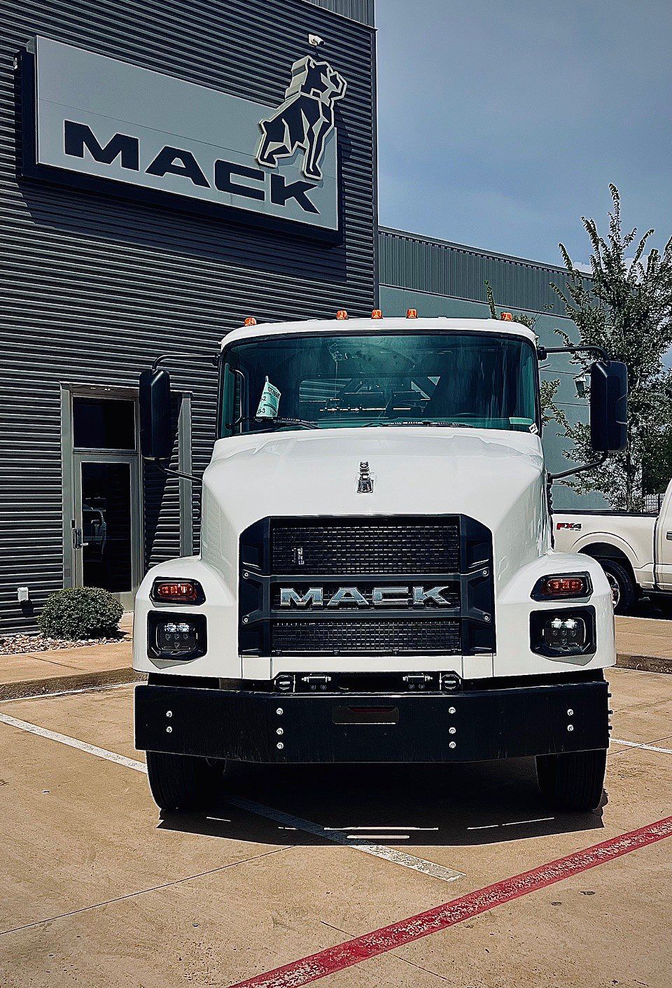 2026 Mack MD742