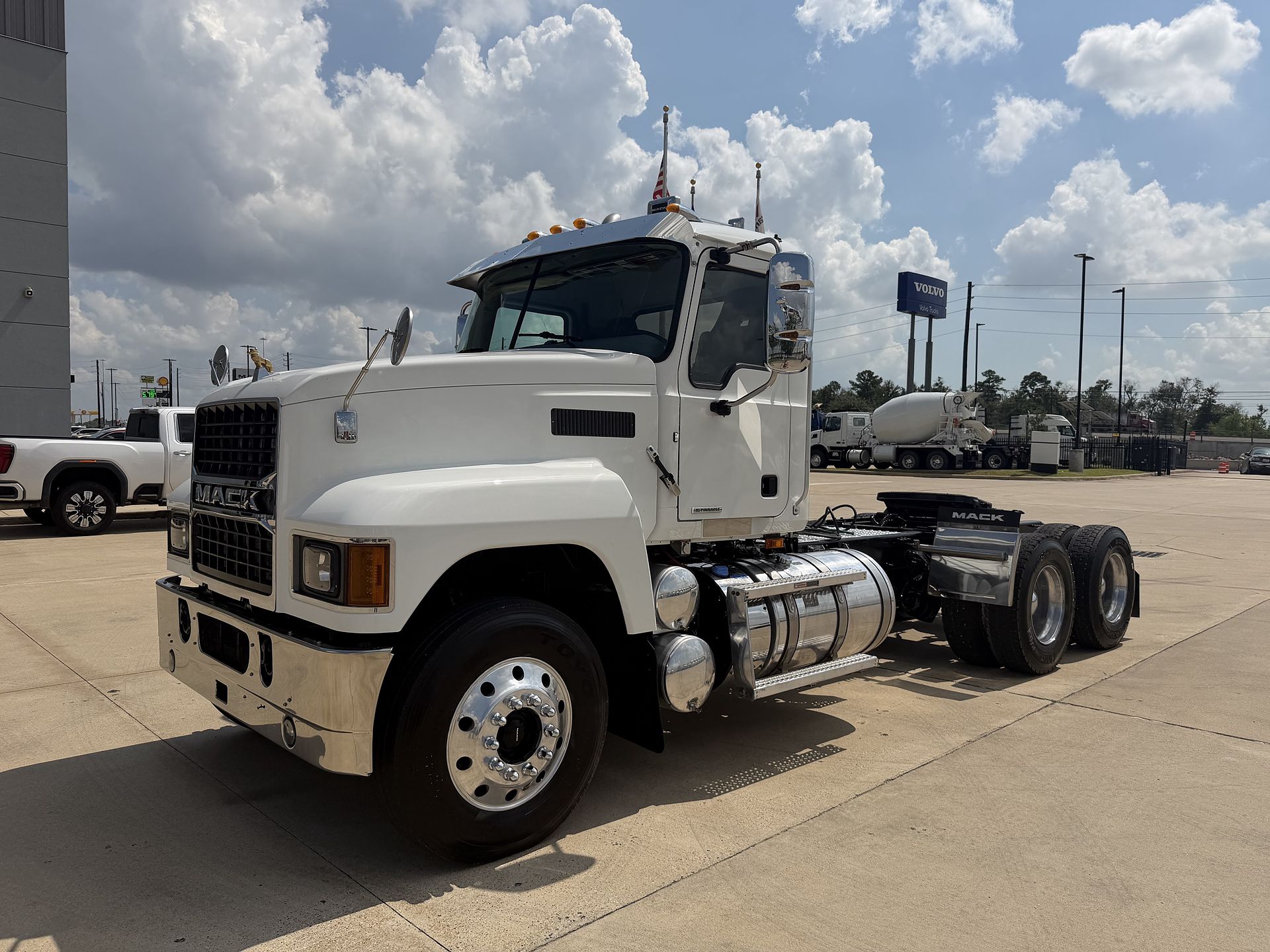 2024 Mack PIN64T