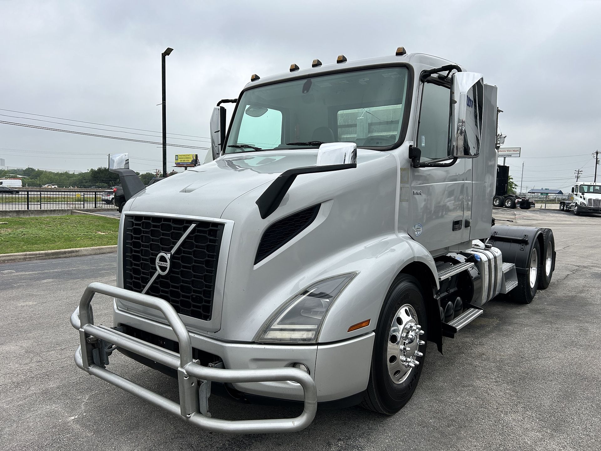 2020 Volvo VNR64T300
