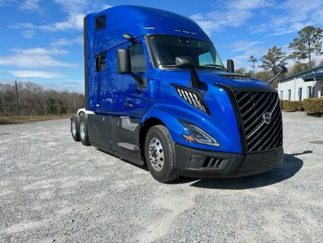 2025 Volvo VNL64T860