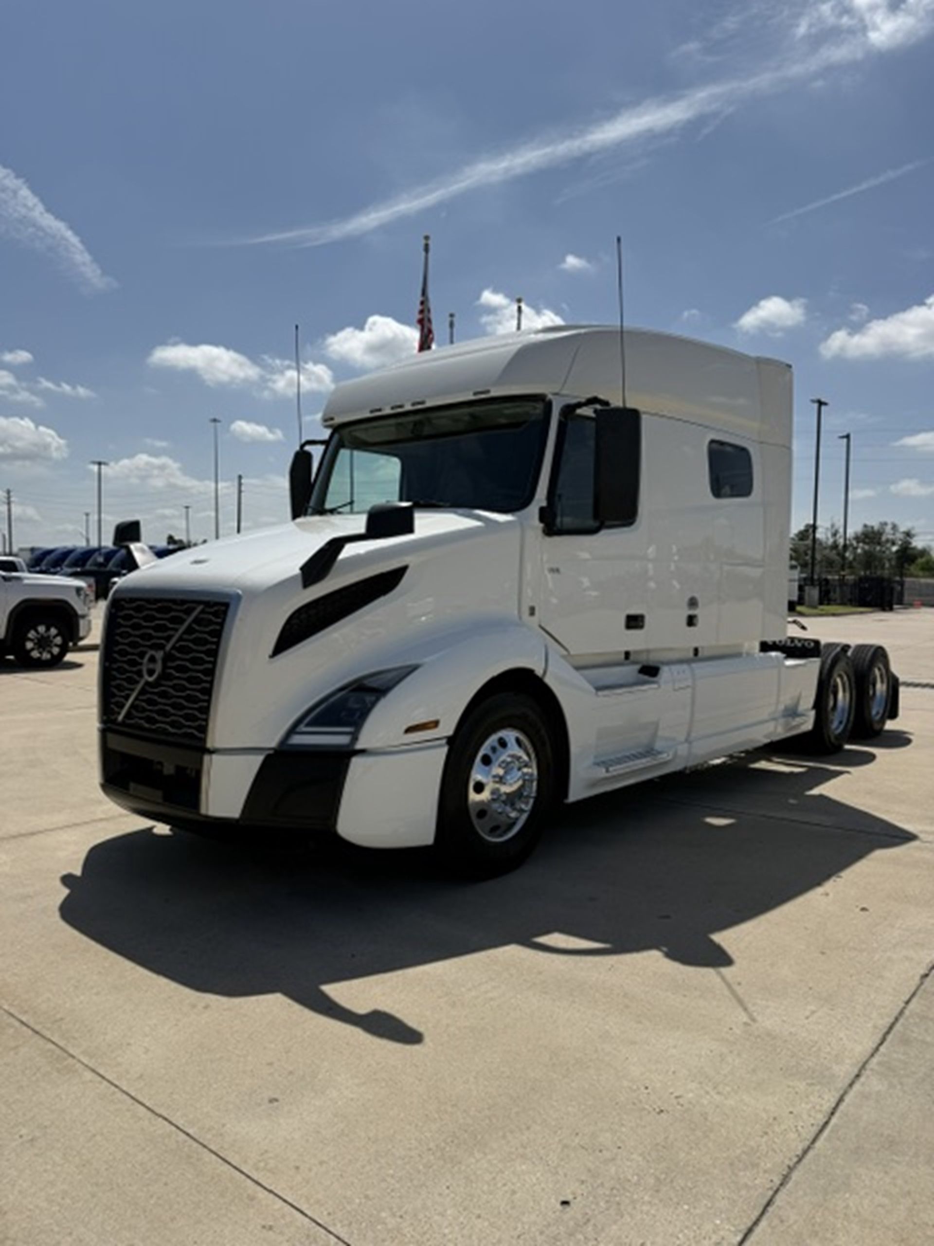 2022 Volvo VNL64T740