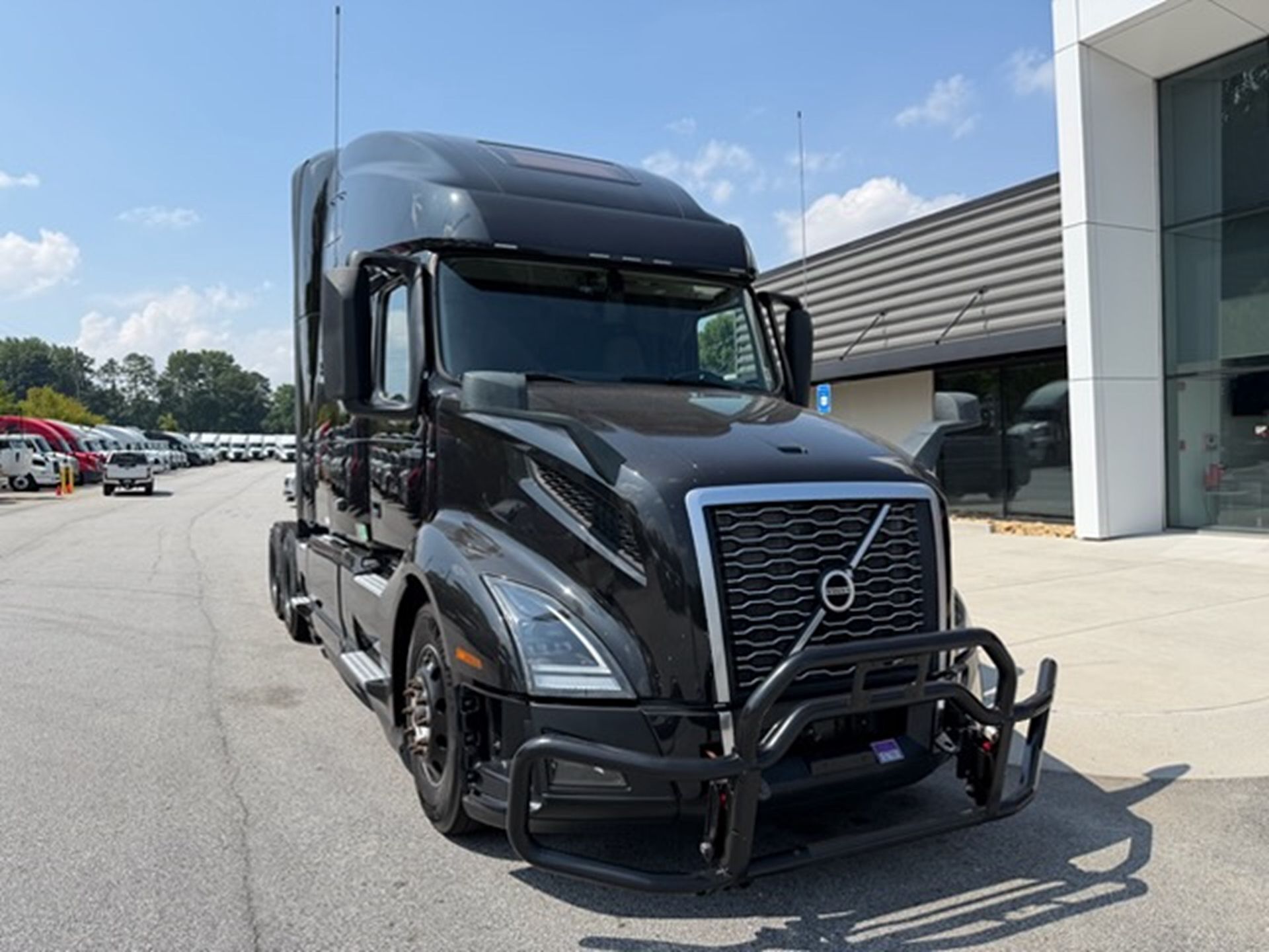2023 Volvo VNL64T760