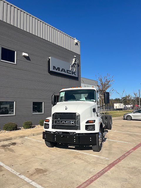 2026 Mack MD642