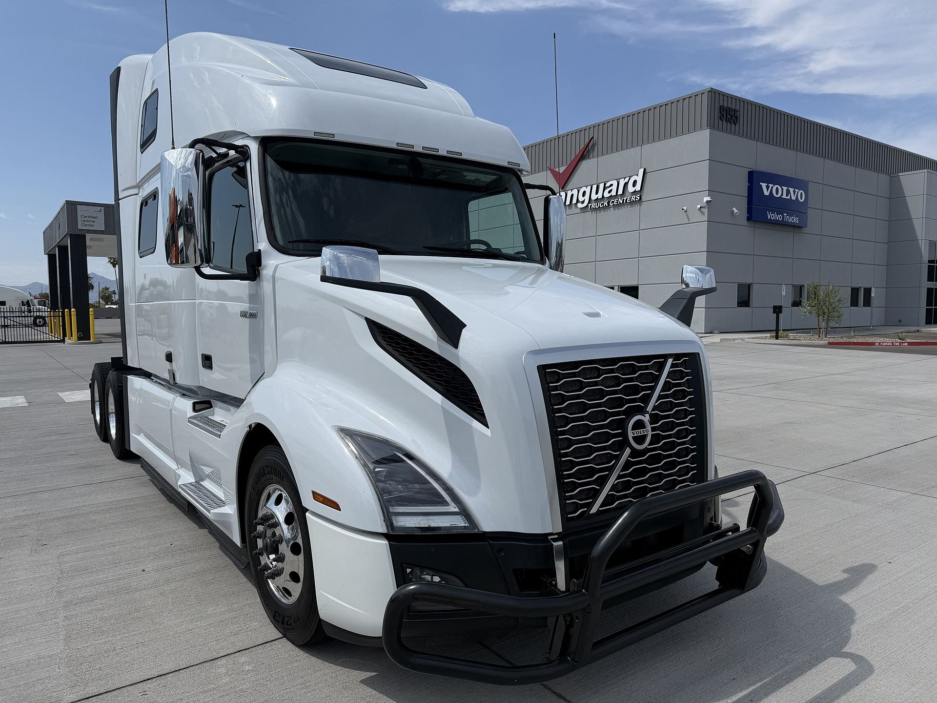 2023 Volvo VNL64T860