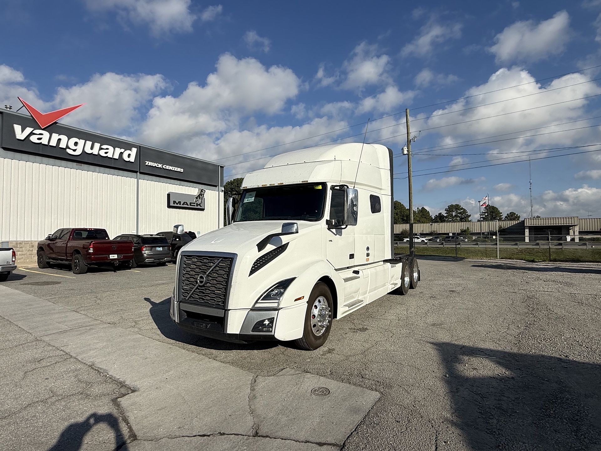 2019 Volvo VNL64T740