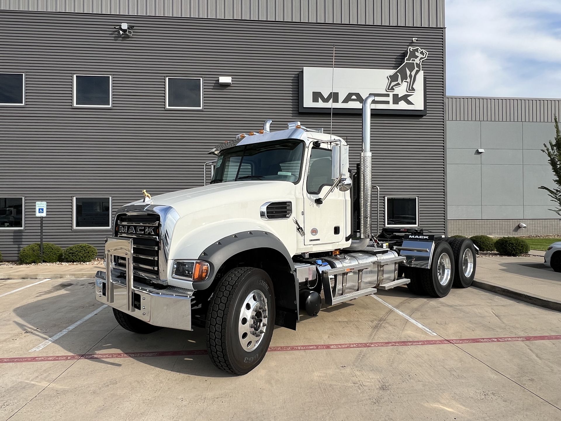 2026 Mack GRANITE 64FT
