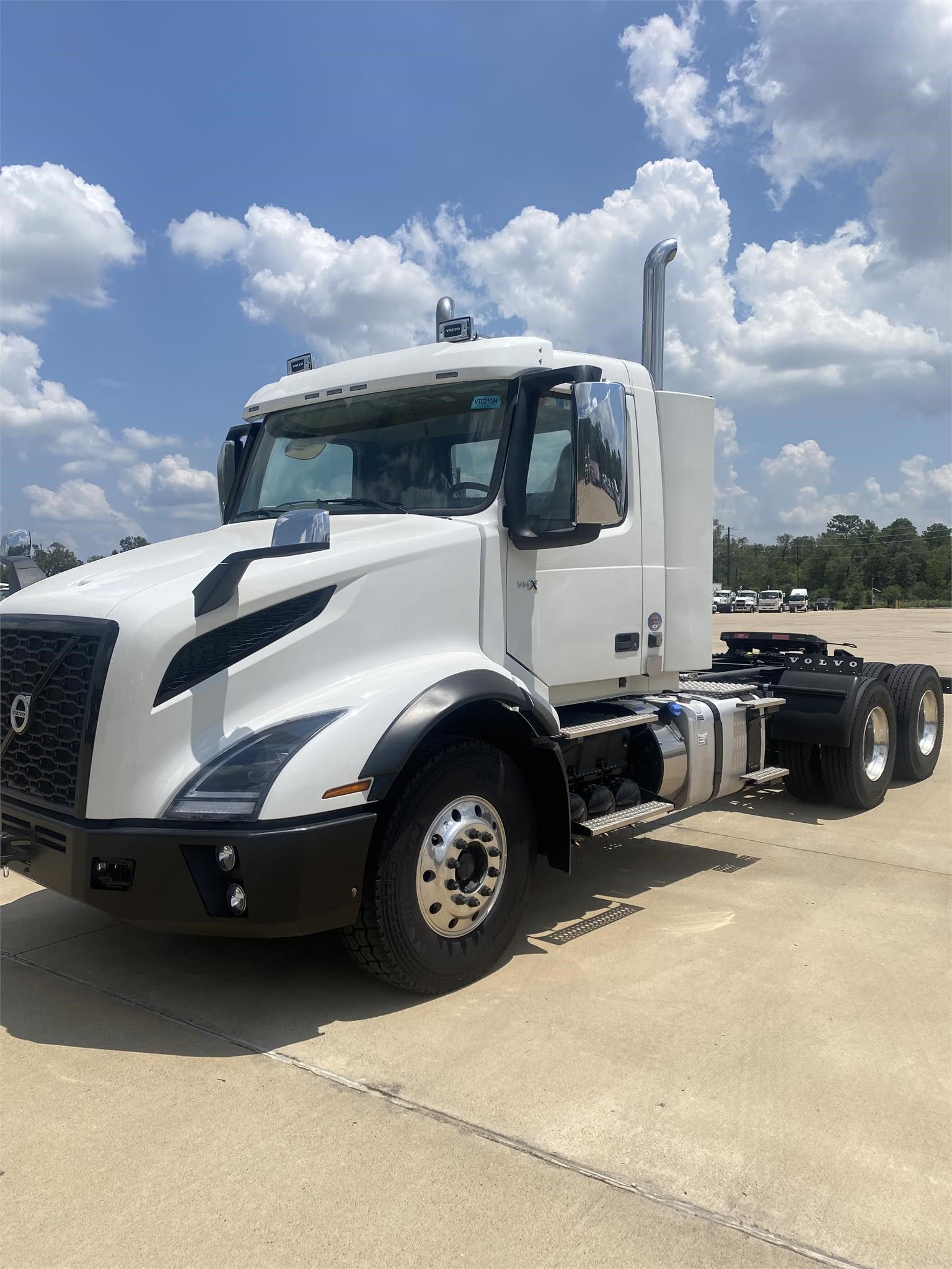 2025 Volvo VNX64T300