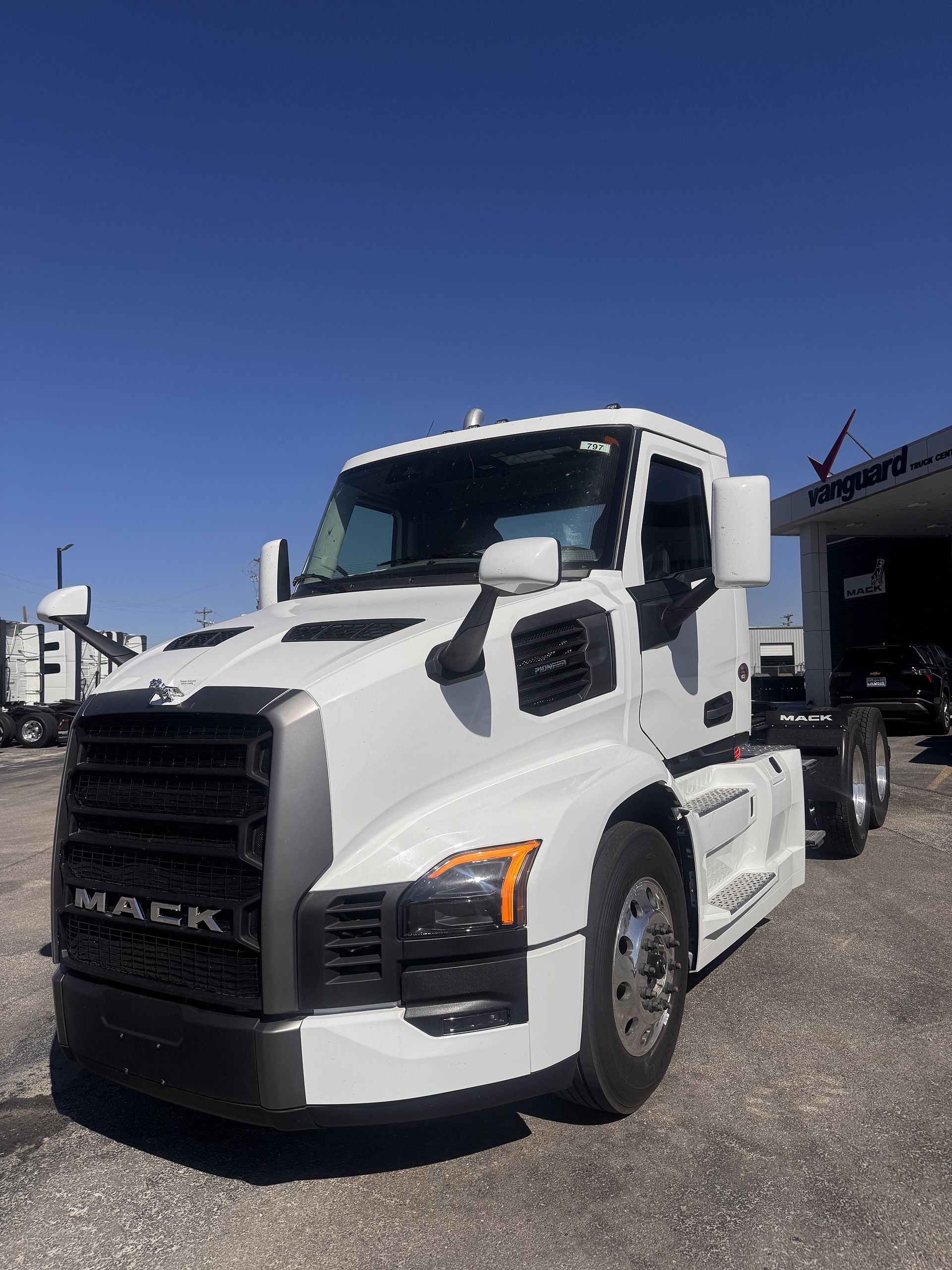 2026 Mack PIONEER 64T