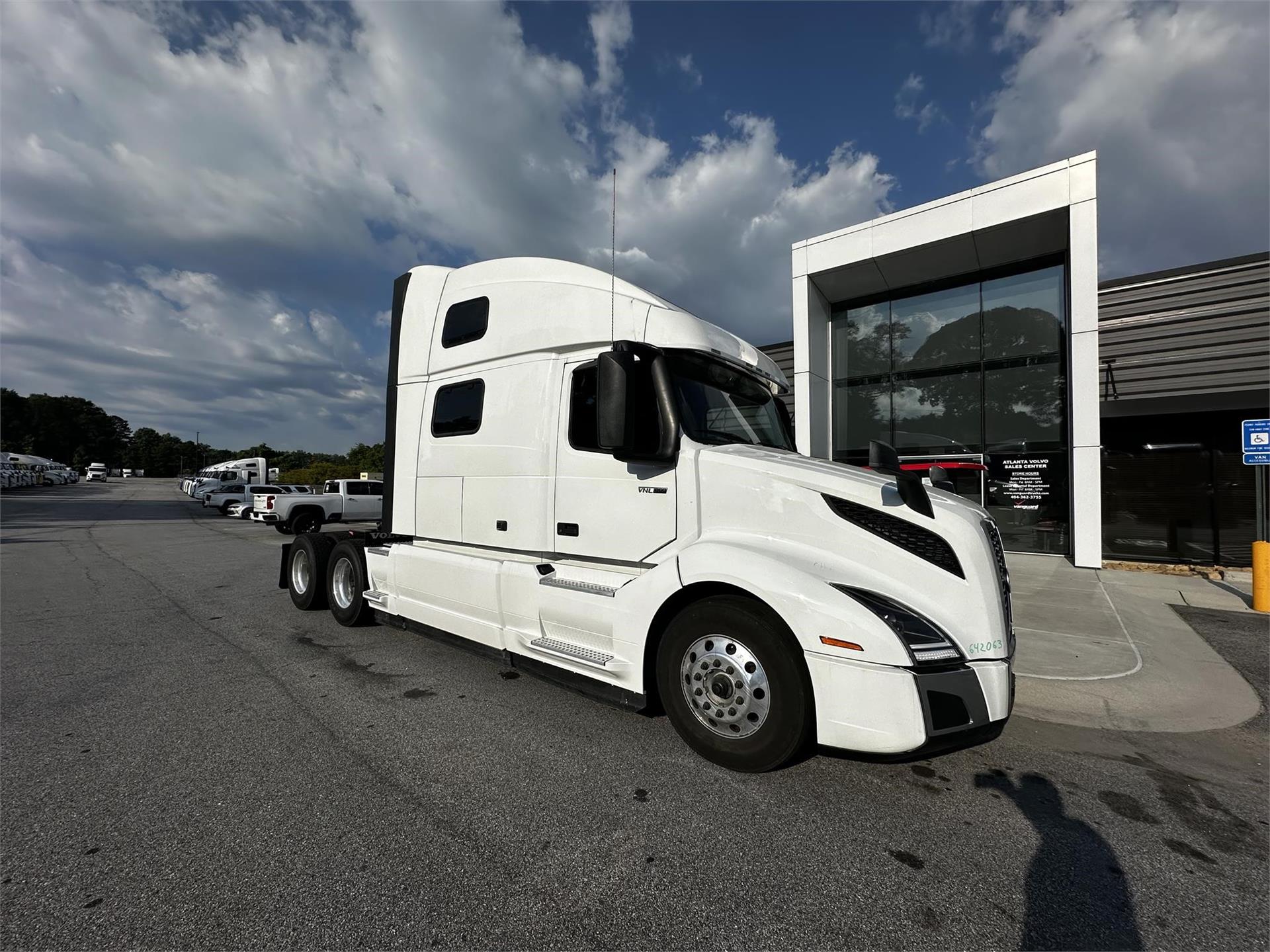 2024 Volvo VNL64T860