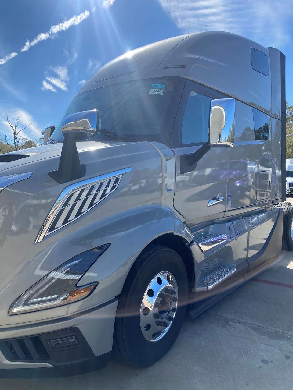 2025 Volvo VNL64T860