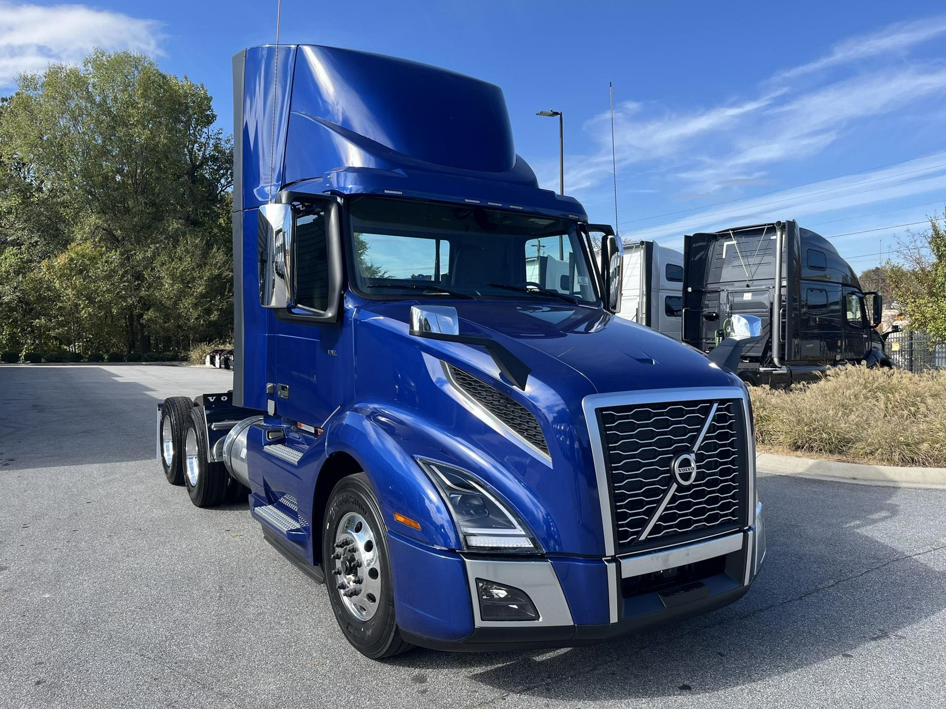 2025 Volvo VNL64T300