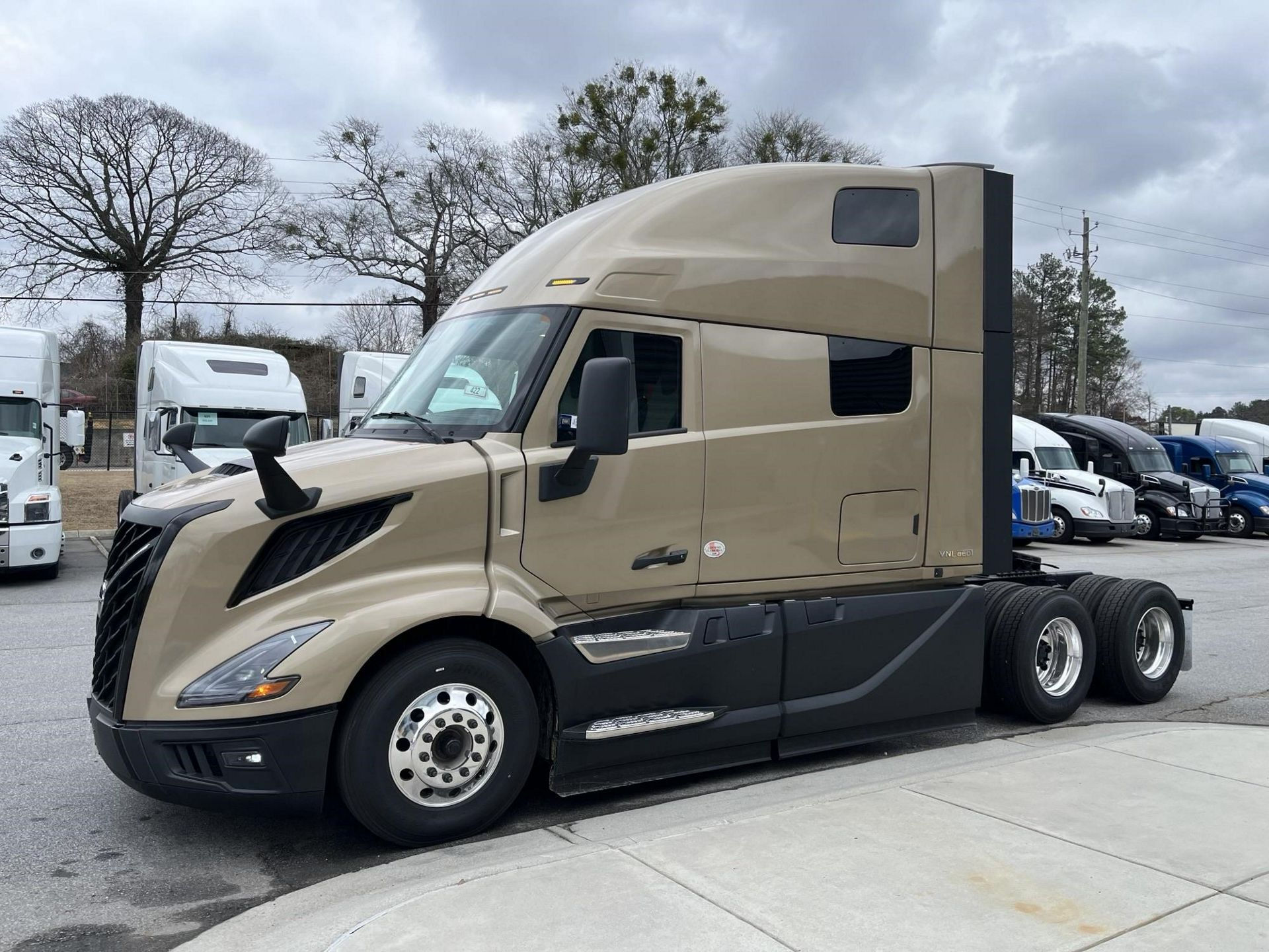 2025 Volvo VNL64T860