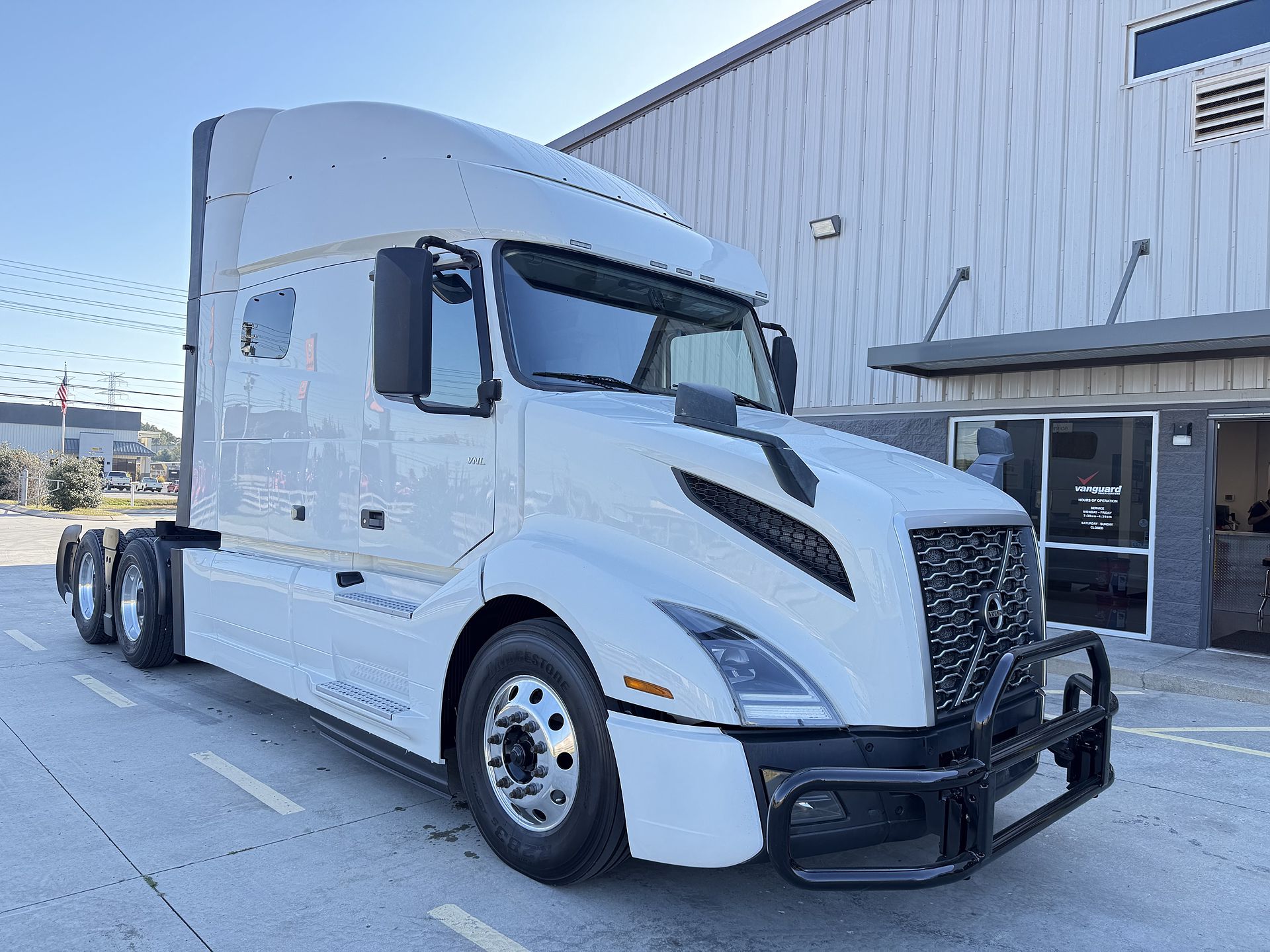 2023 Volvo VNL64T740
