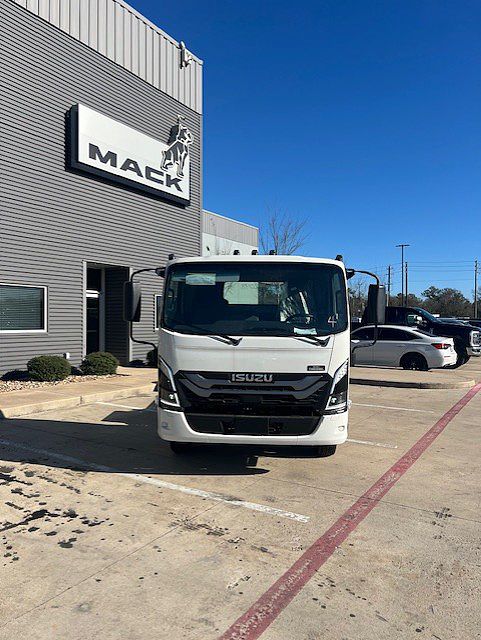 2026 Isuzu NPR-XD