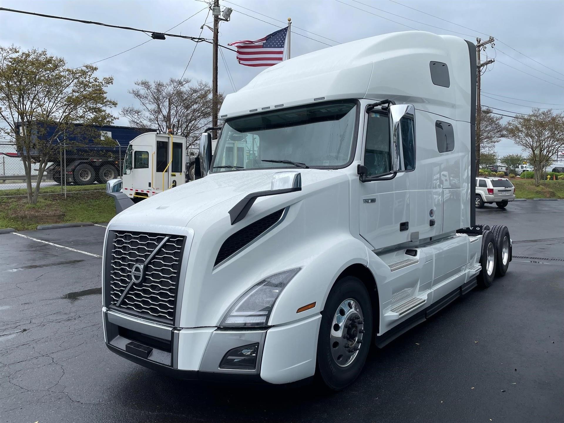 2025 Volvo VNL64T760