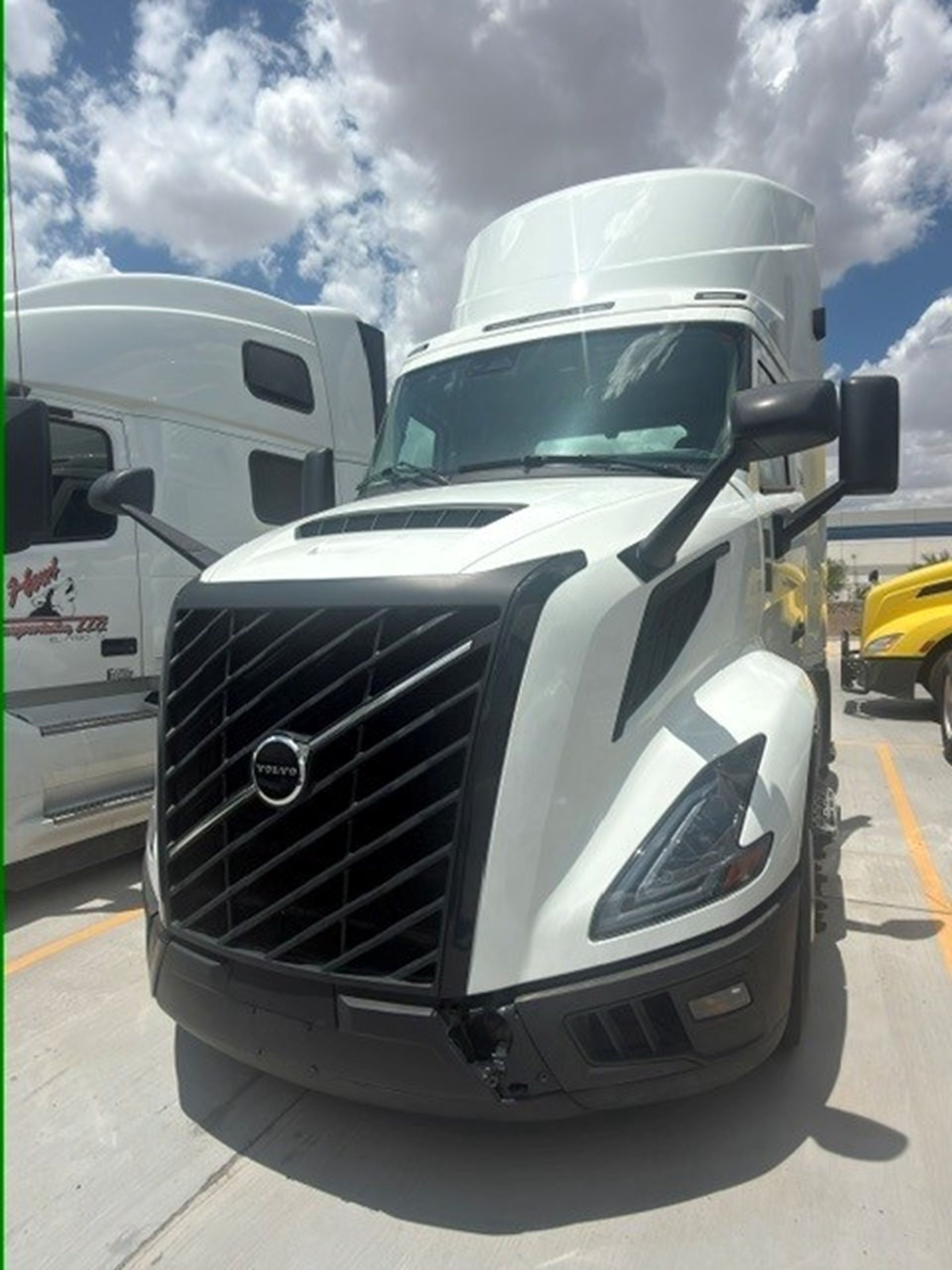 2025 Volvo VNL64T