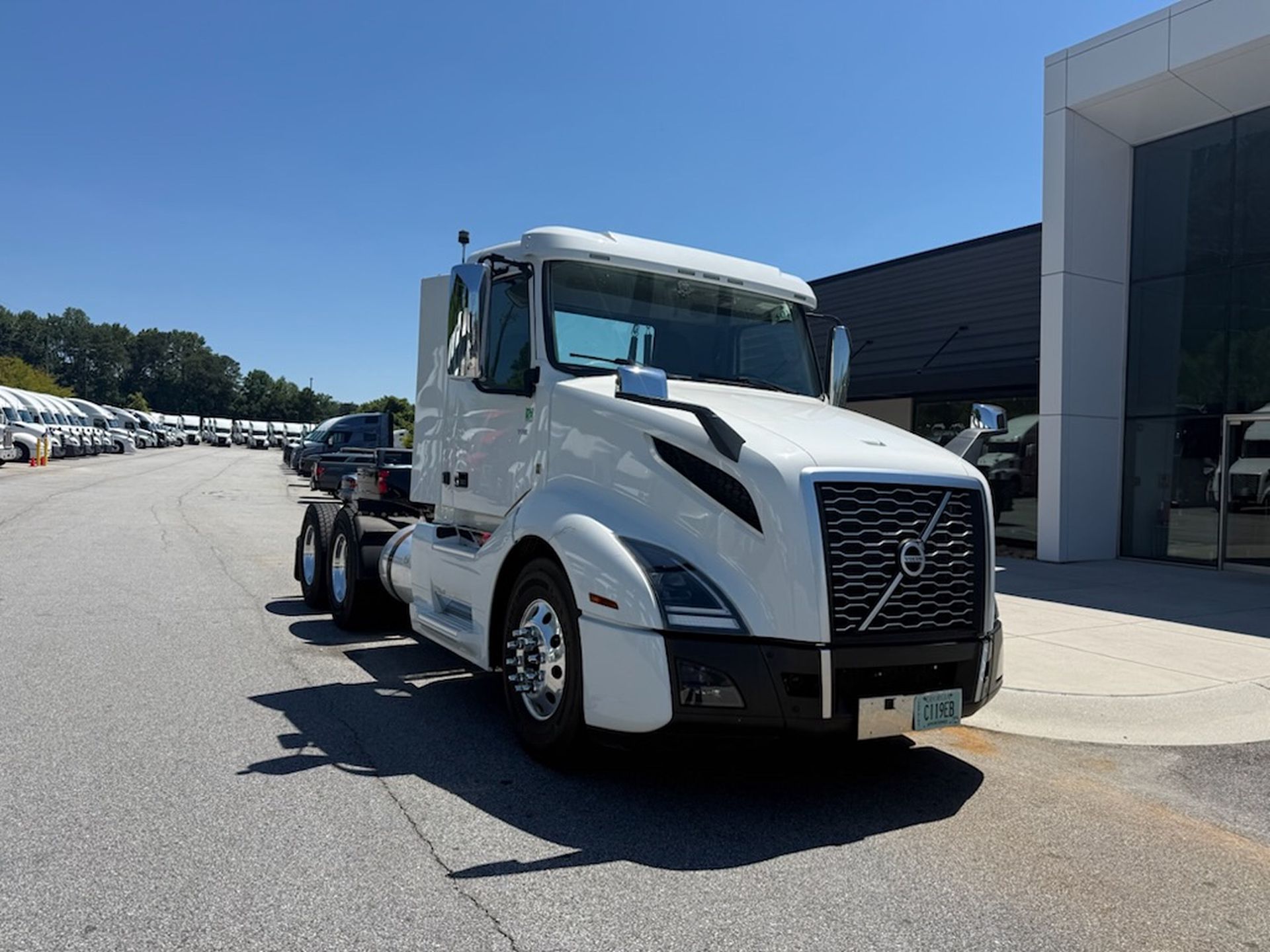 2022 Volvo VNL64T300