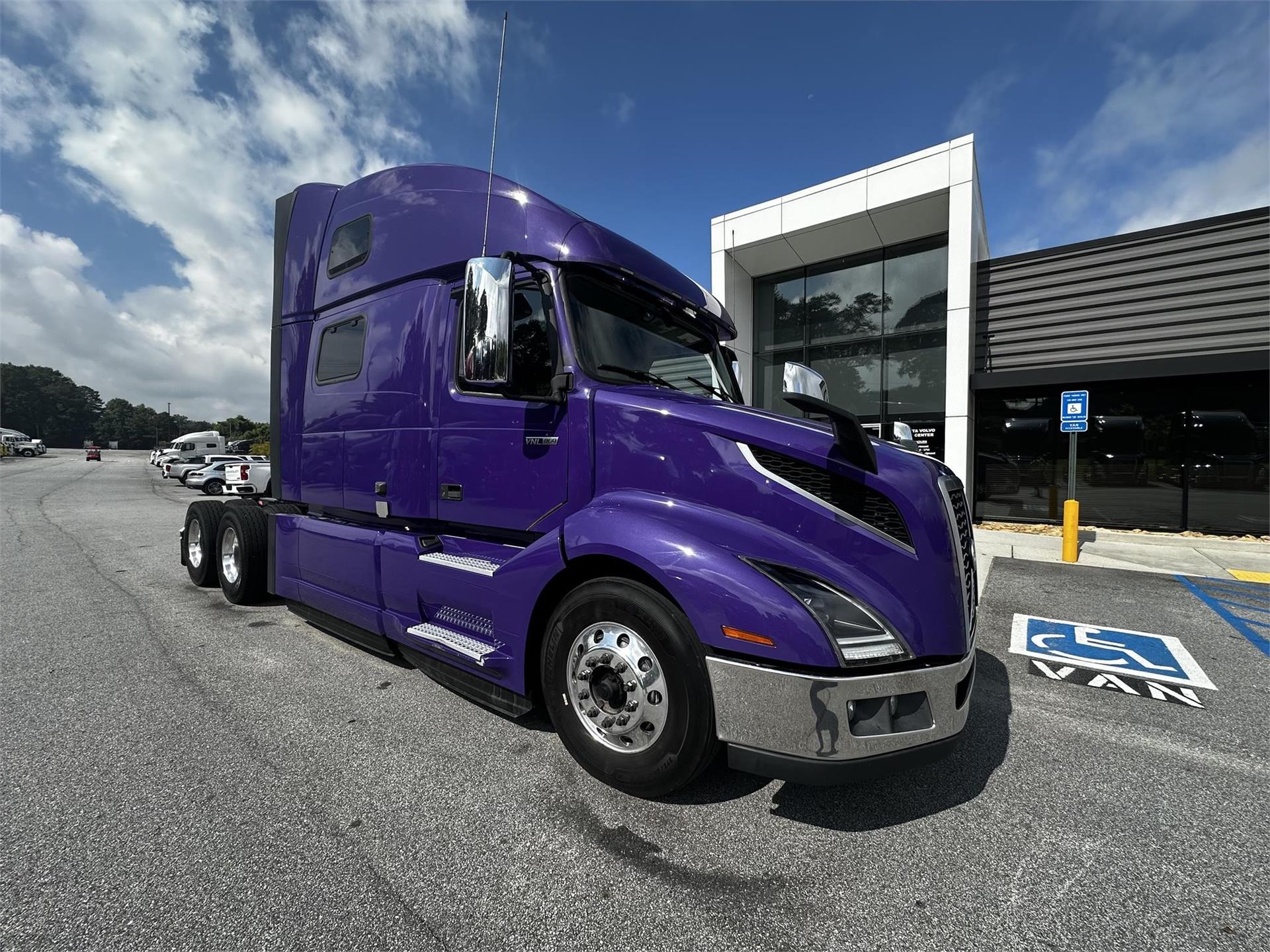 2023 Volvo VNL64T860