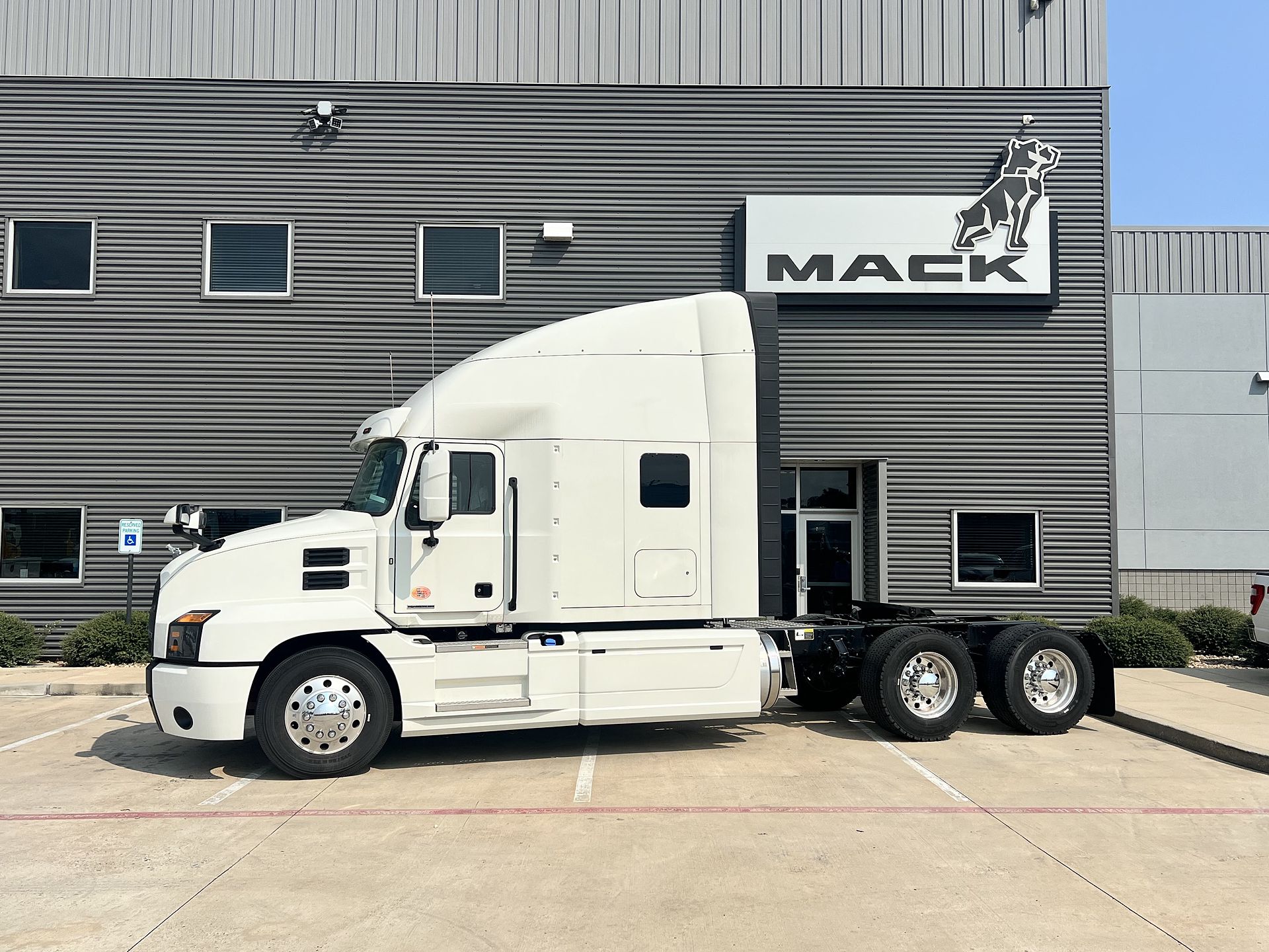 2025 Mack ANTHEM 64T