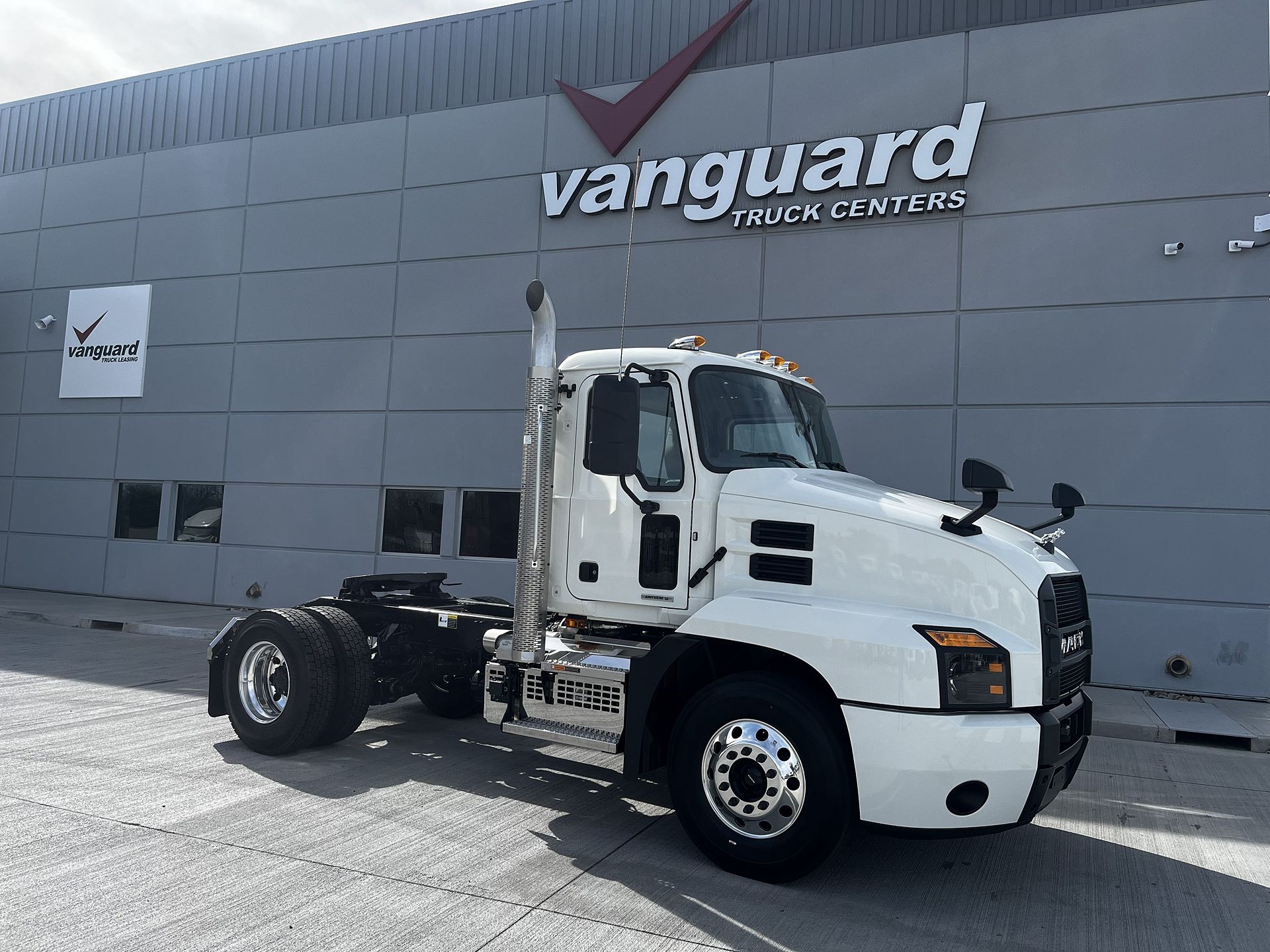 2026 Mack ANTHEM 42T