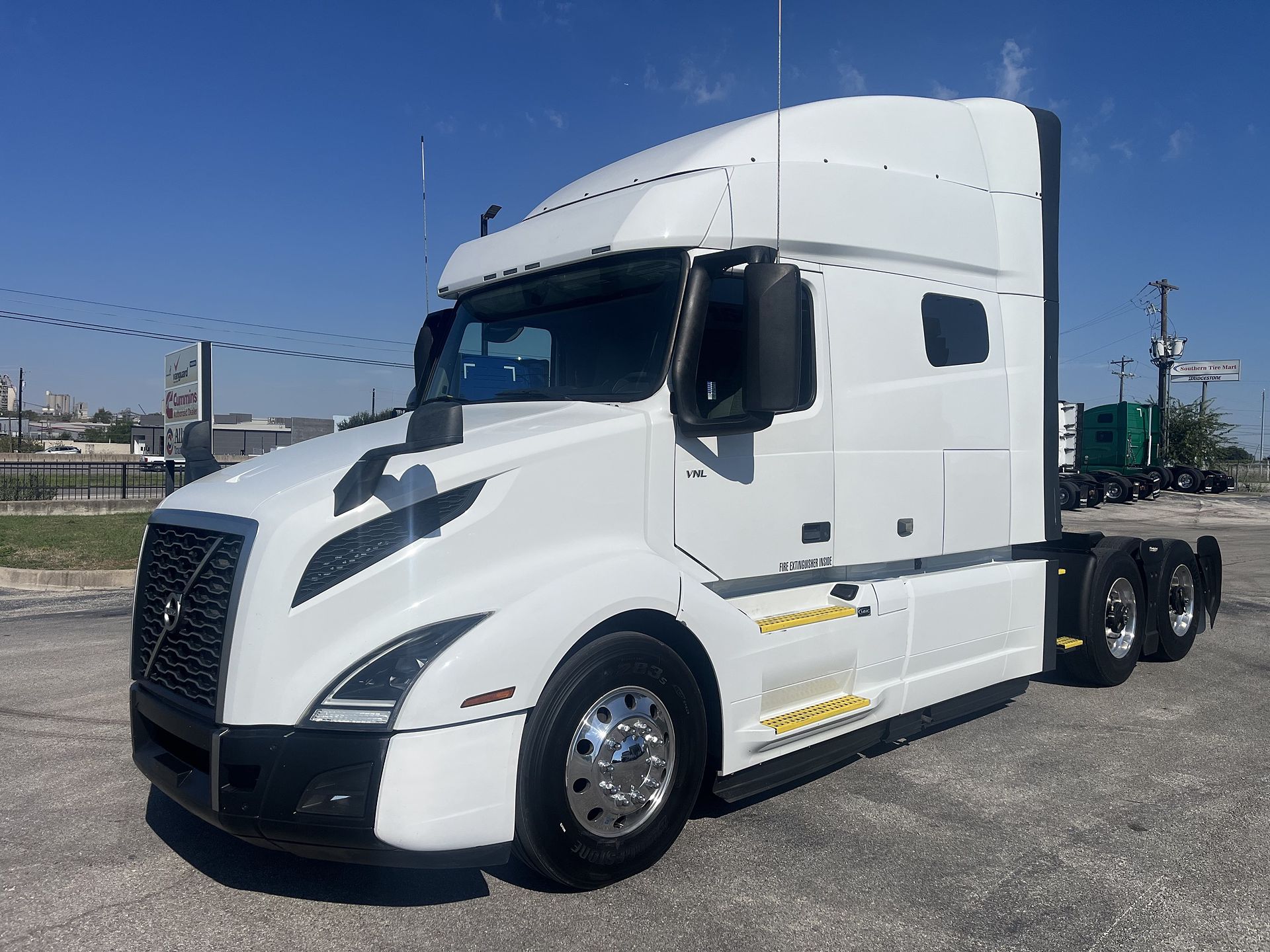 2023 Volvo VNL64T740