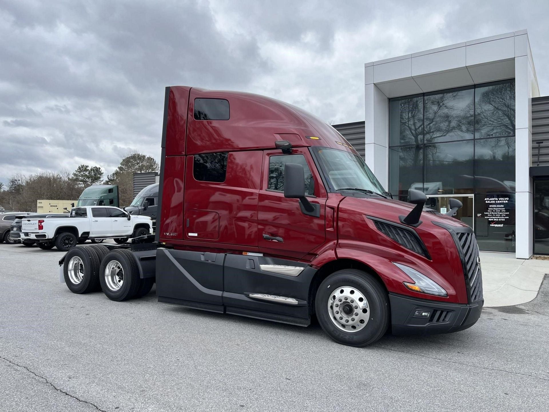 2025 Volvo VNL64T660