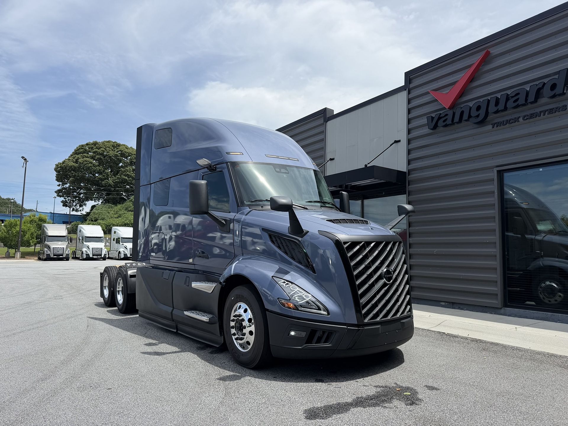 2027 Volvo VNL64T860