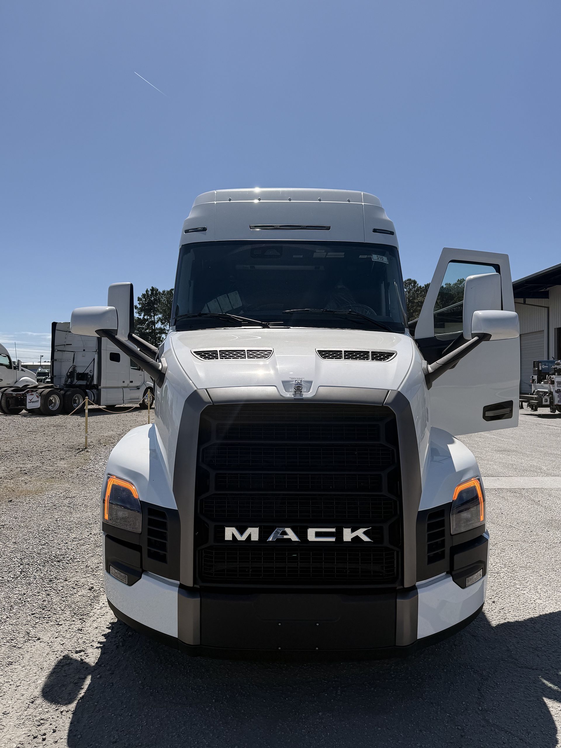 2026 Mack PIONEER 64T