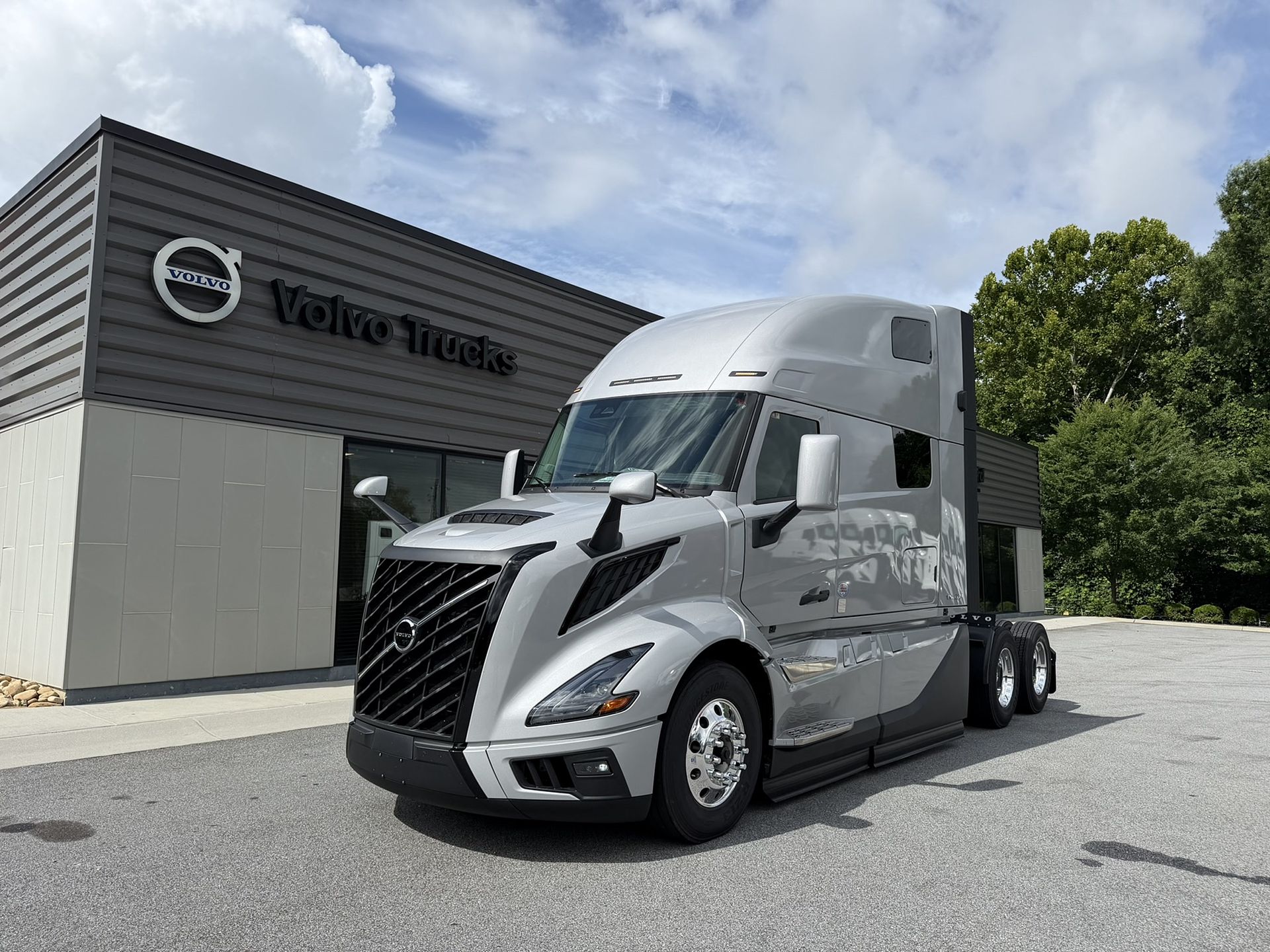 2027 Volvo VNL64T860