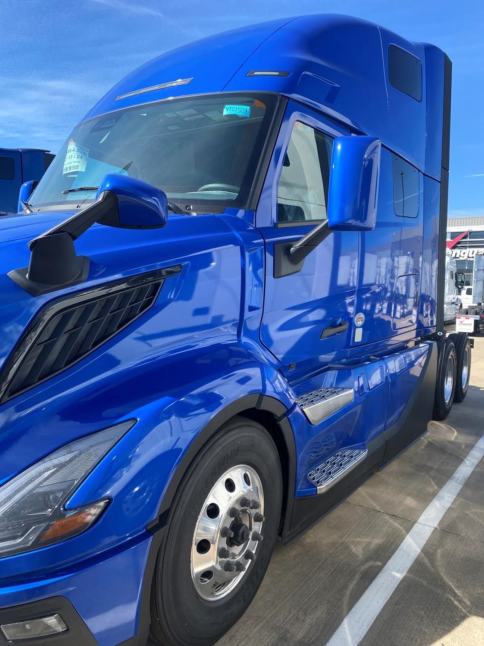 2025 Volvo VNL64T660