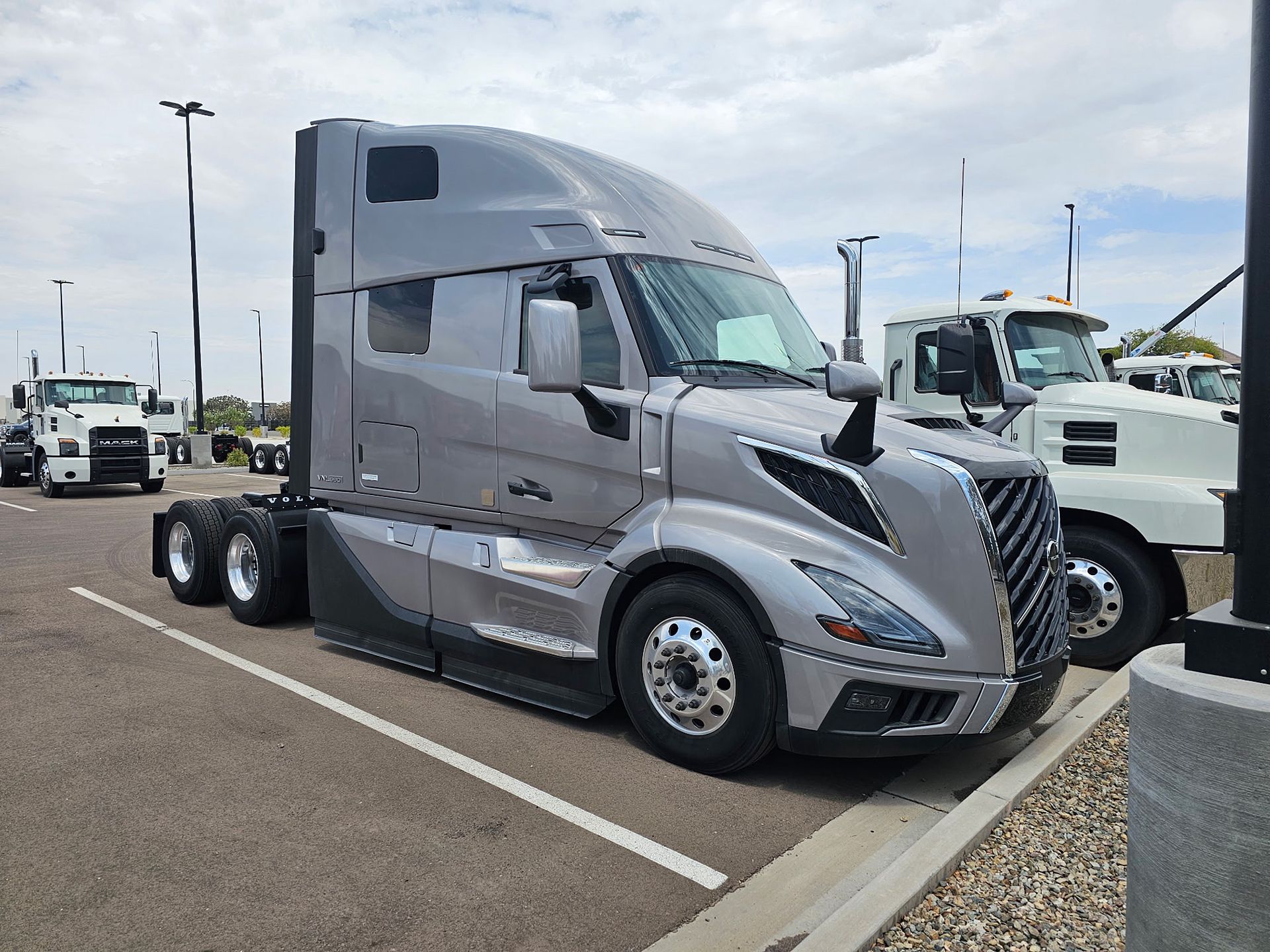 2026 Volvo VNL64T660