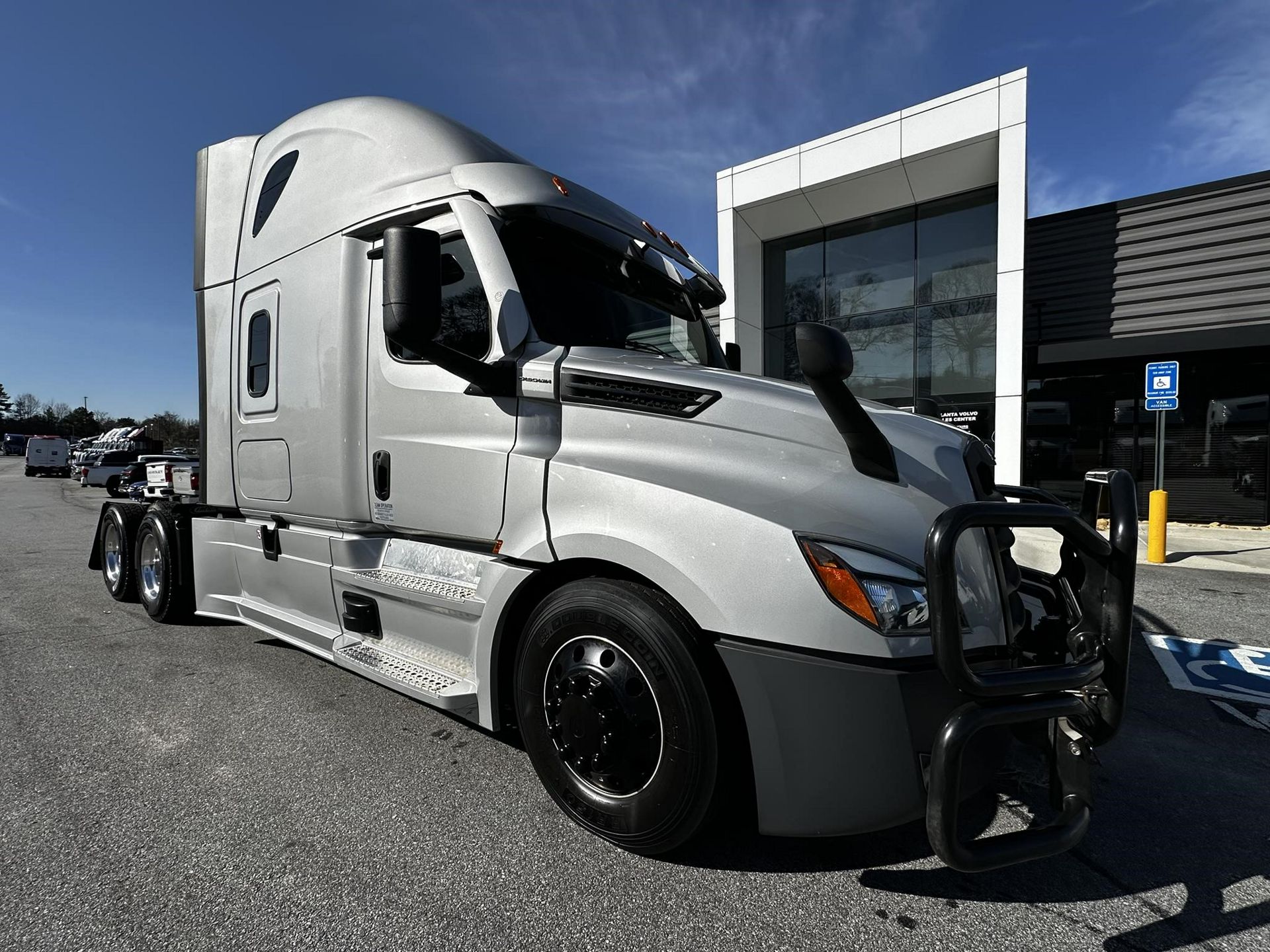 2023 Freightliner CASCADIA 126