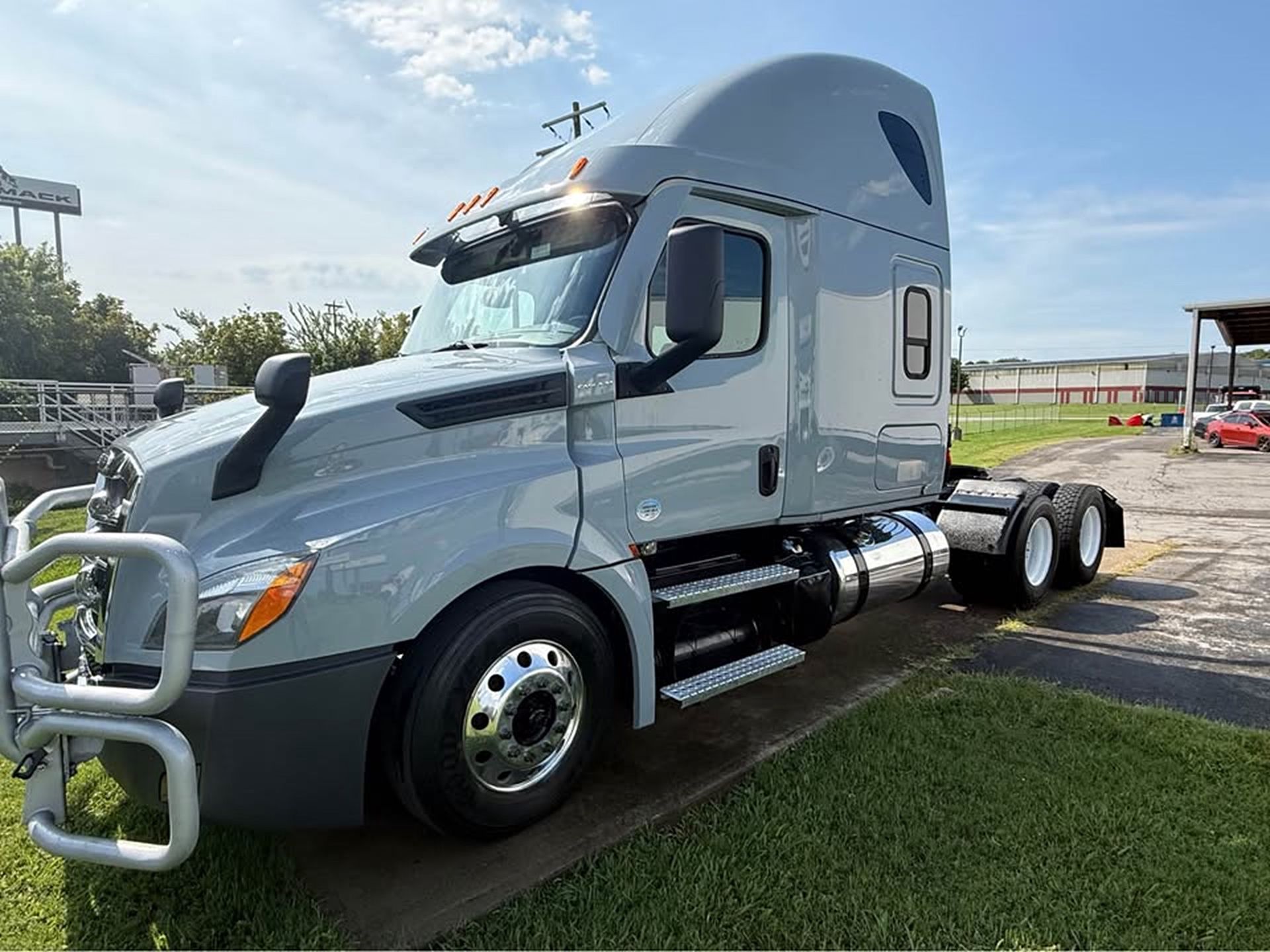 2020 Freightliner CASCADIA 126
