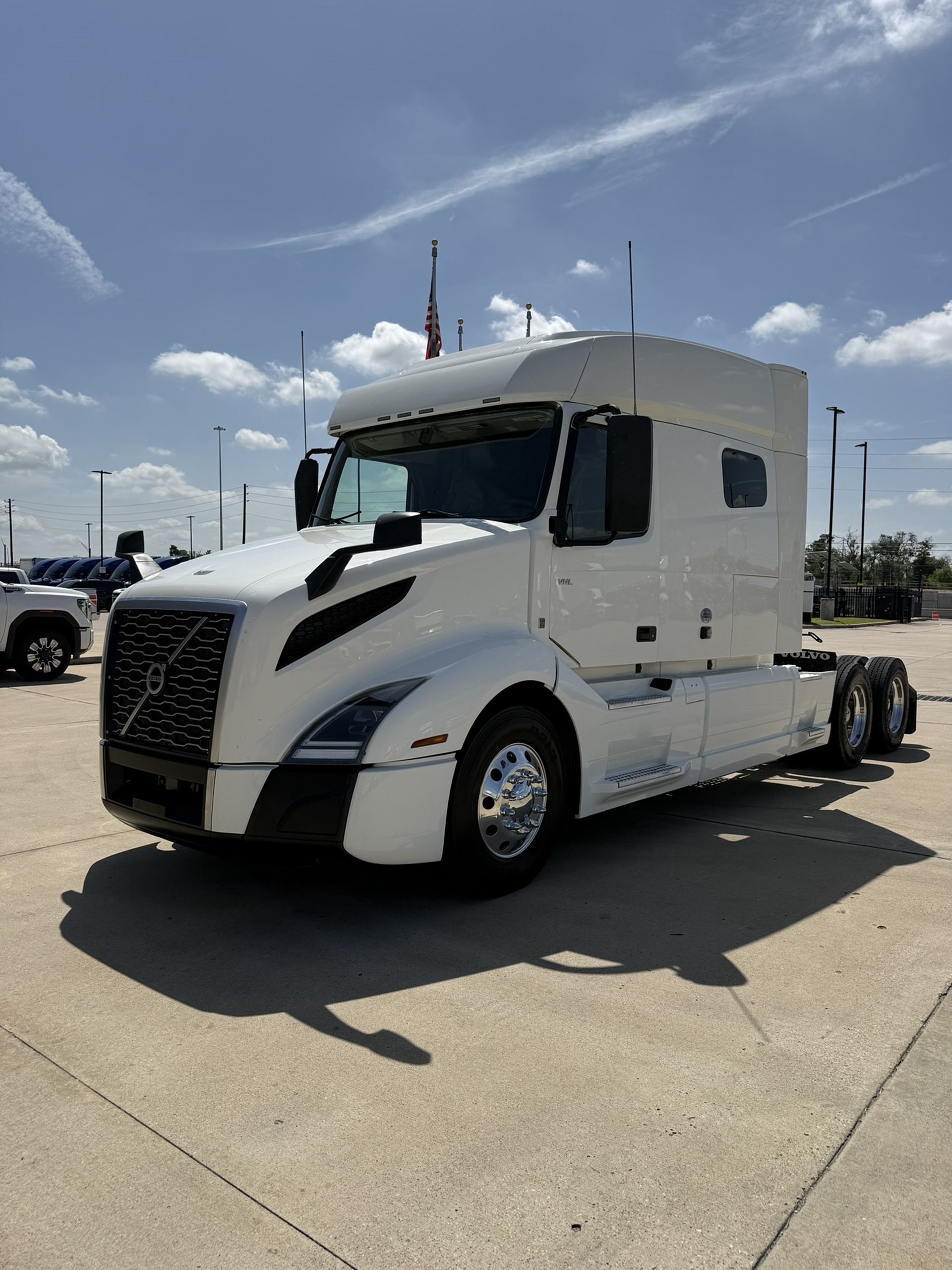 2022 Volvo VNL64T740