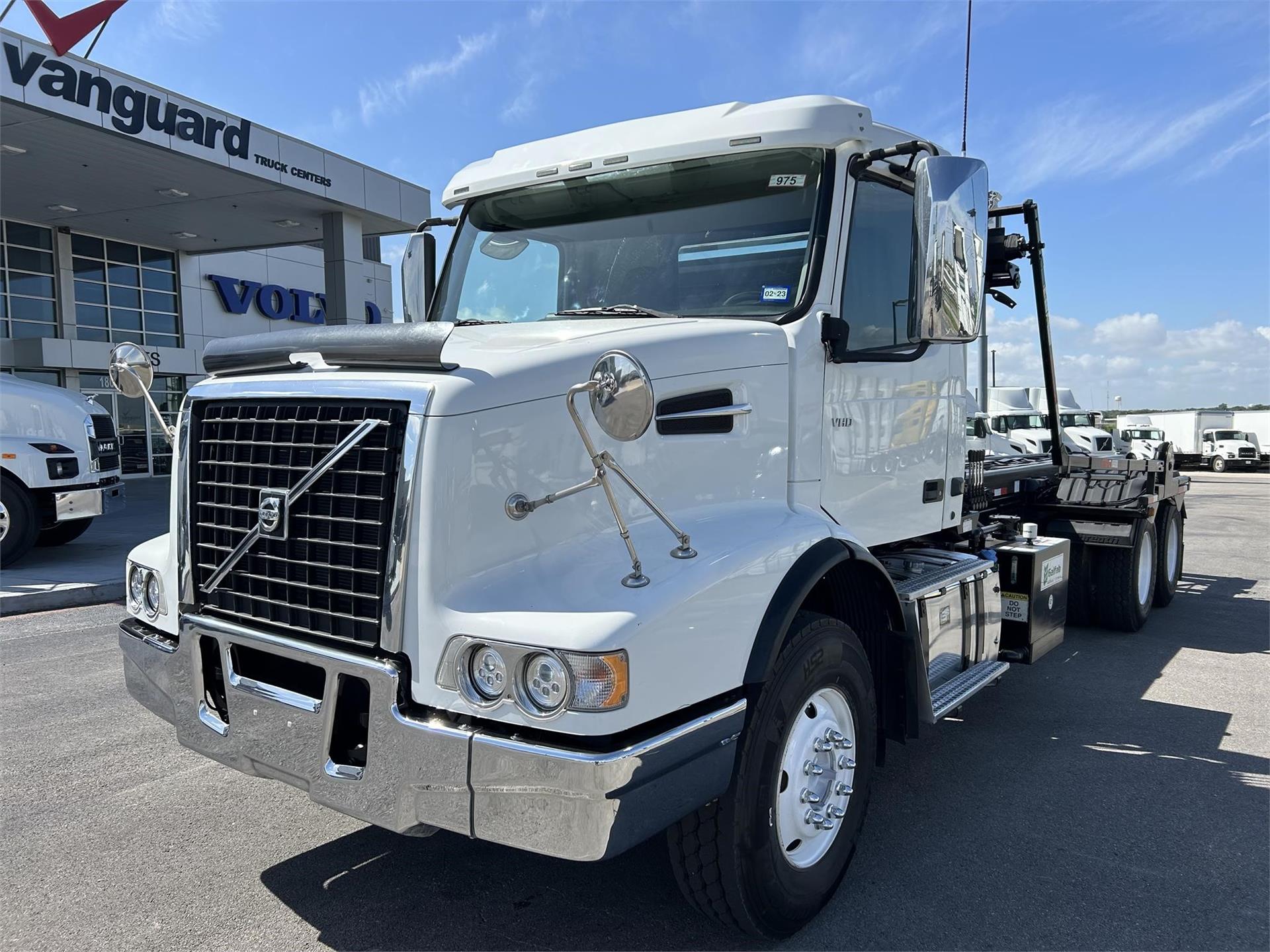 2019 Volvo VHD64B200