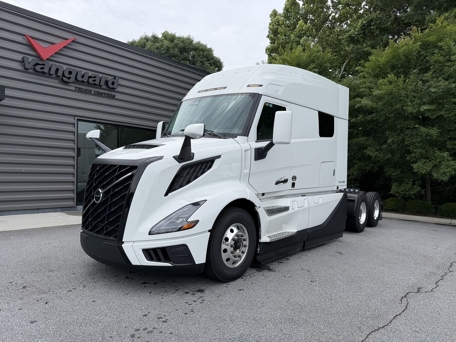 2027 Volvo VNL64T840