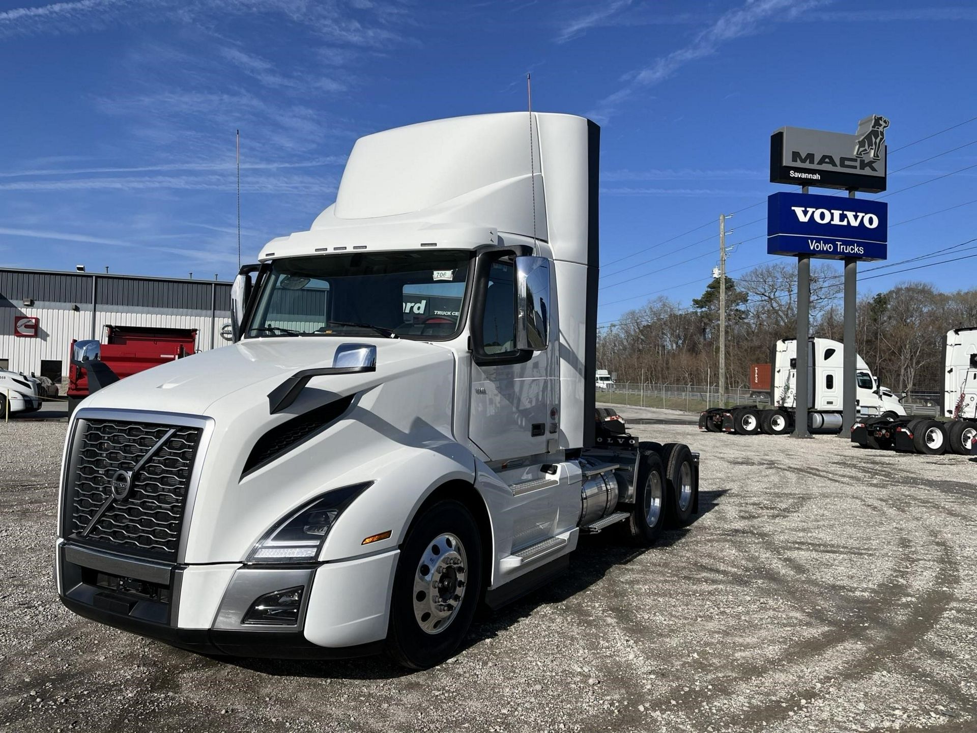 2025 Volvo VNL64T300